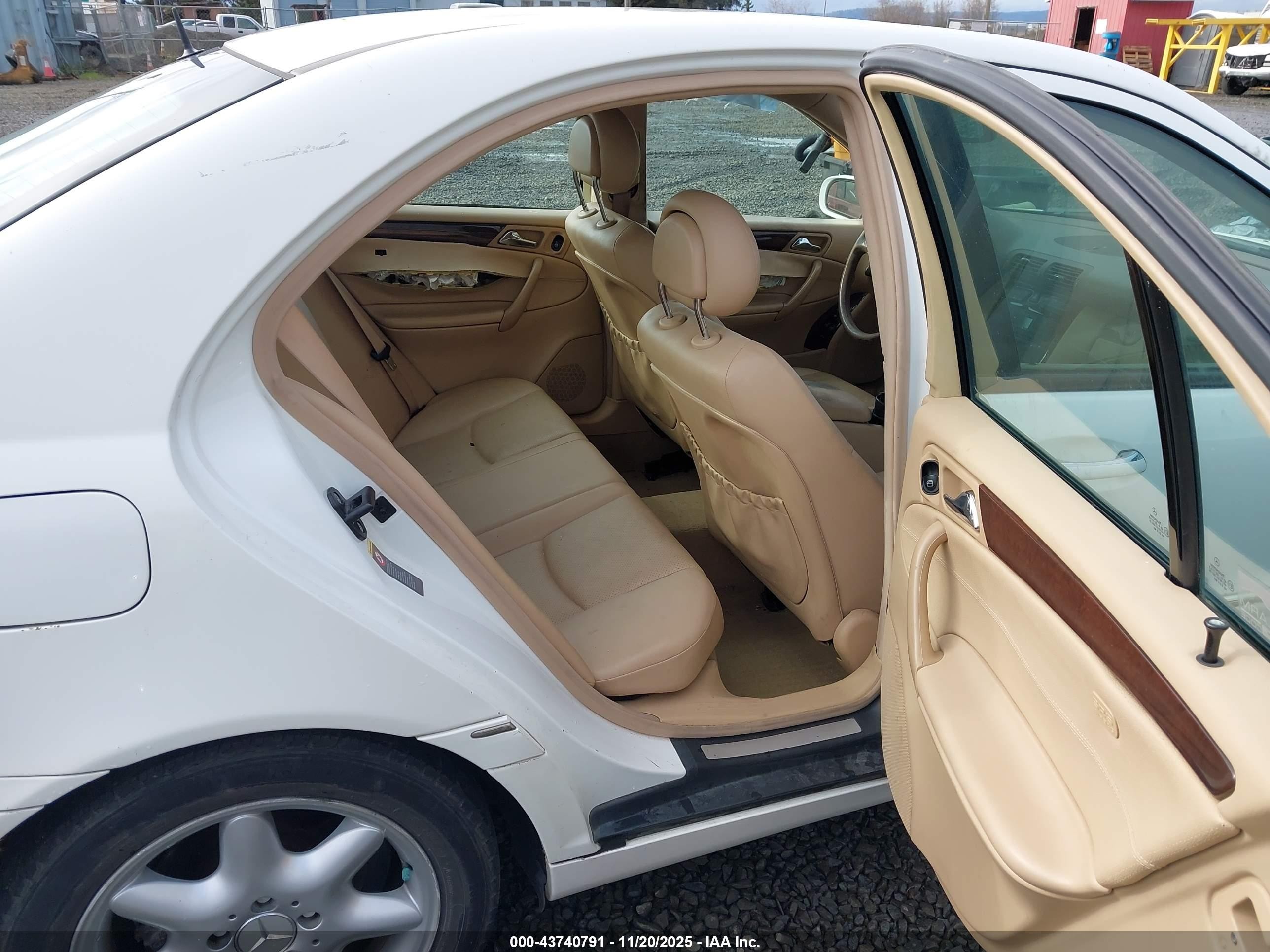 2002 Mercedes-benz C 240   White vin: WDBRF61J82F243294