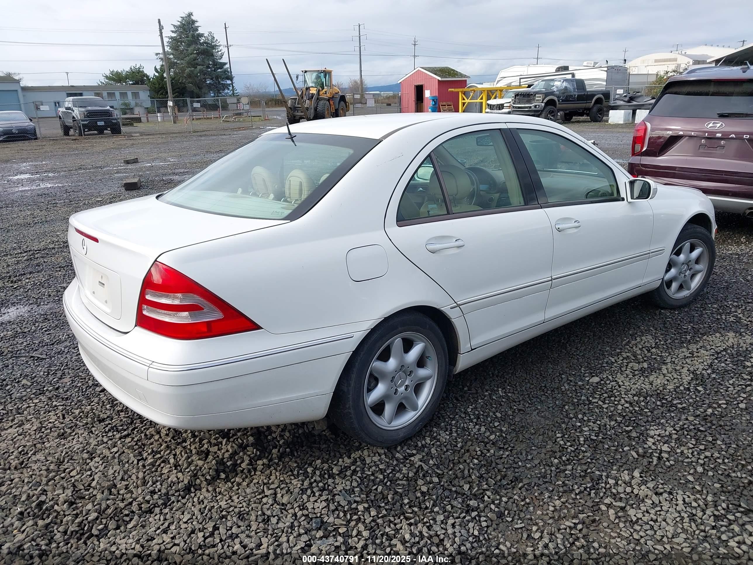 2002 Mercedes-benz C 240   White vin: WDBRF61J82F243294