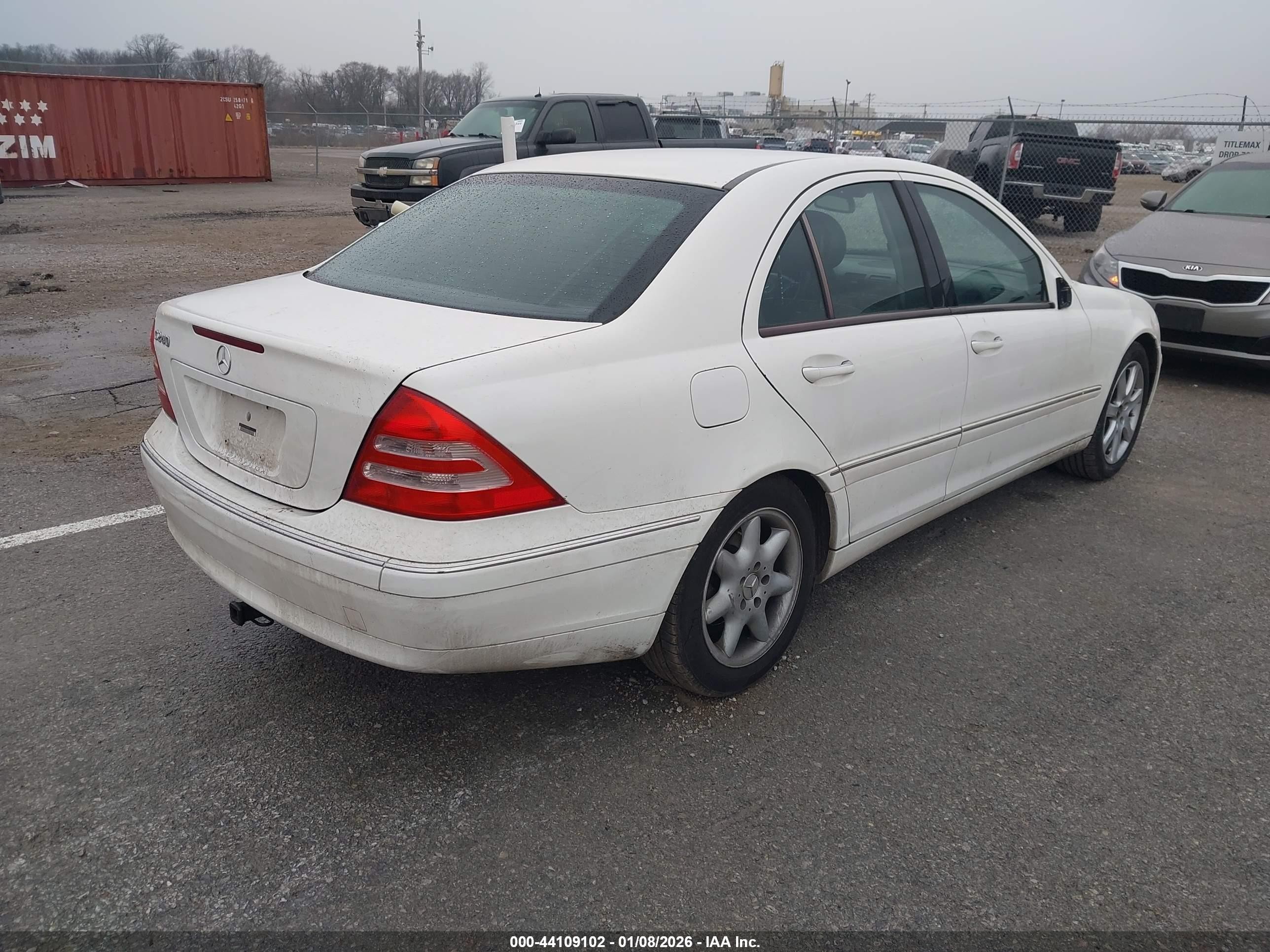 2004 Mercedes-benz C 240   White vin: WDBRF61J84A639290