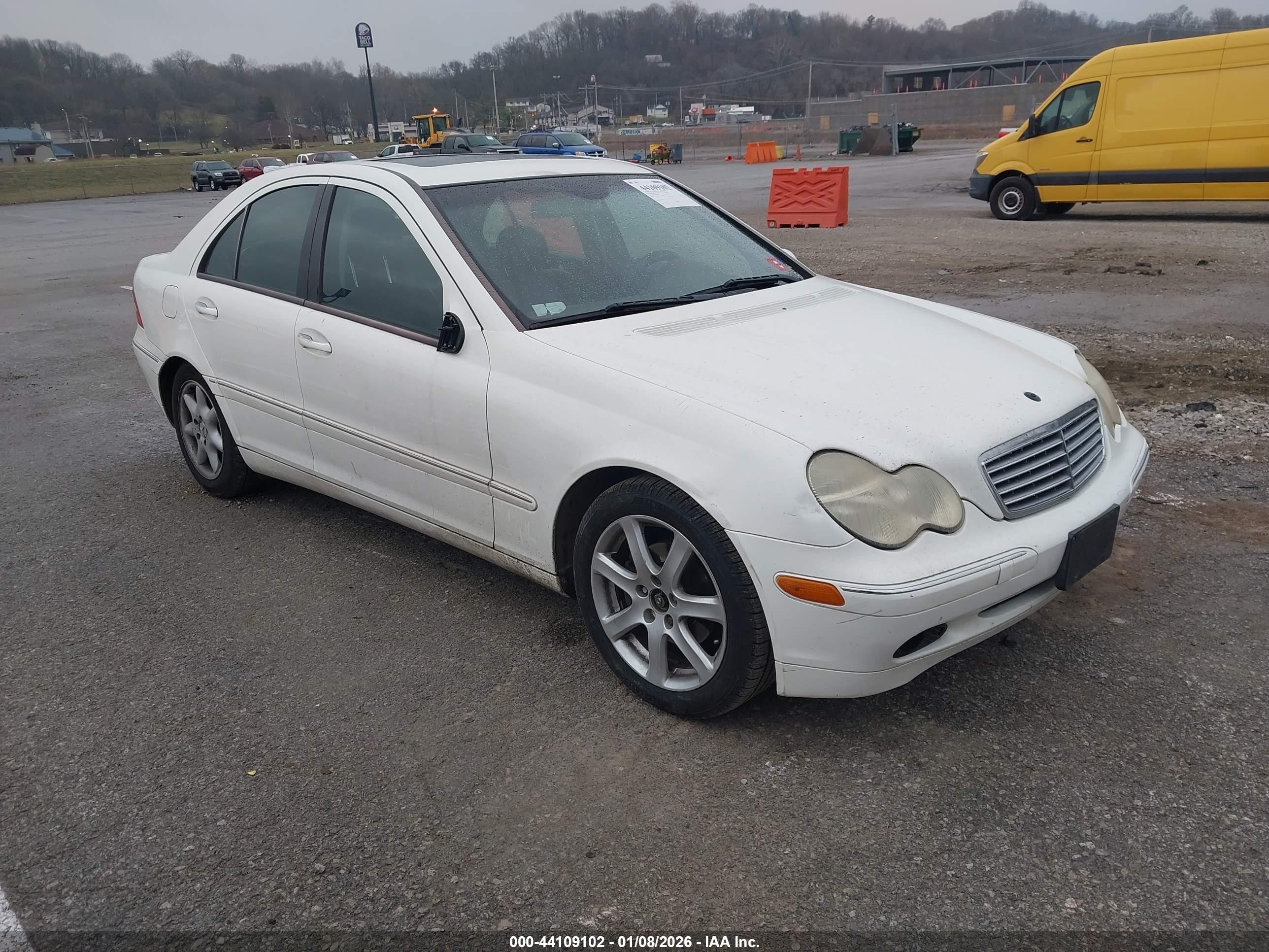 2004 Mercedes-benz C 240   White vin: WDBRF61J84A639290