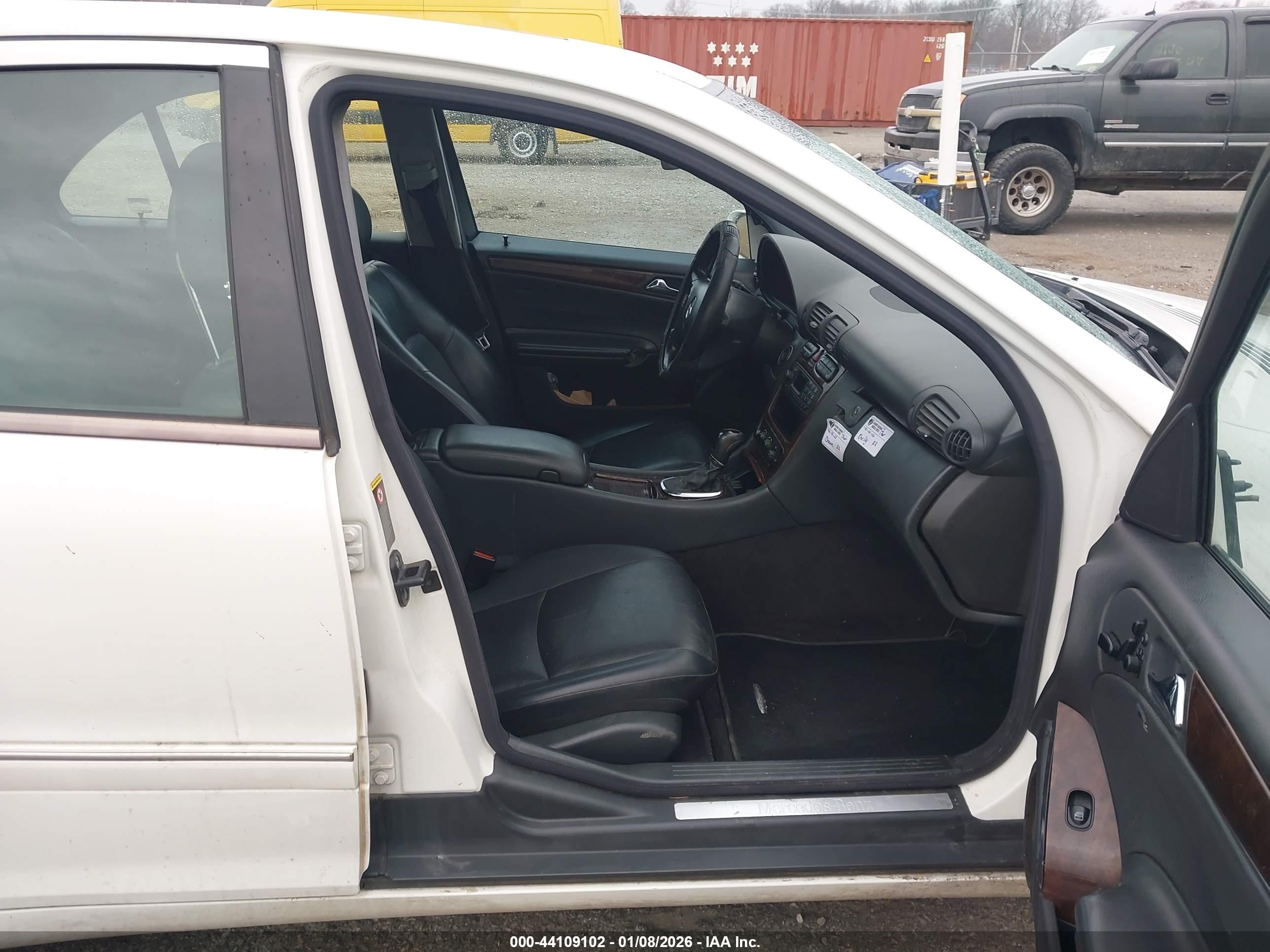 2004 Mercedes-benz C 240   White vin: WDBRF61J84A639290