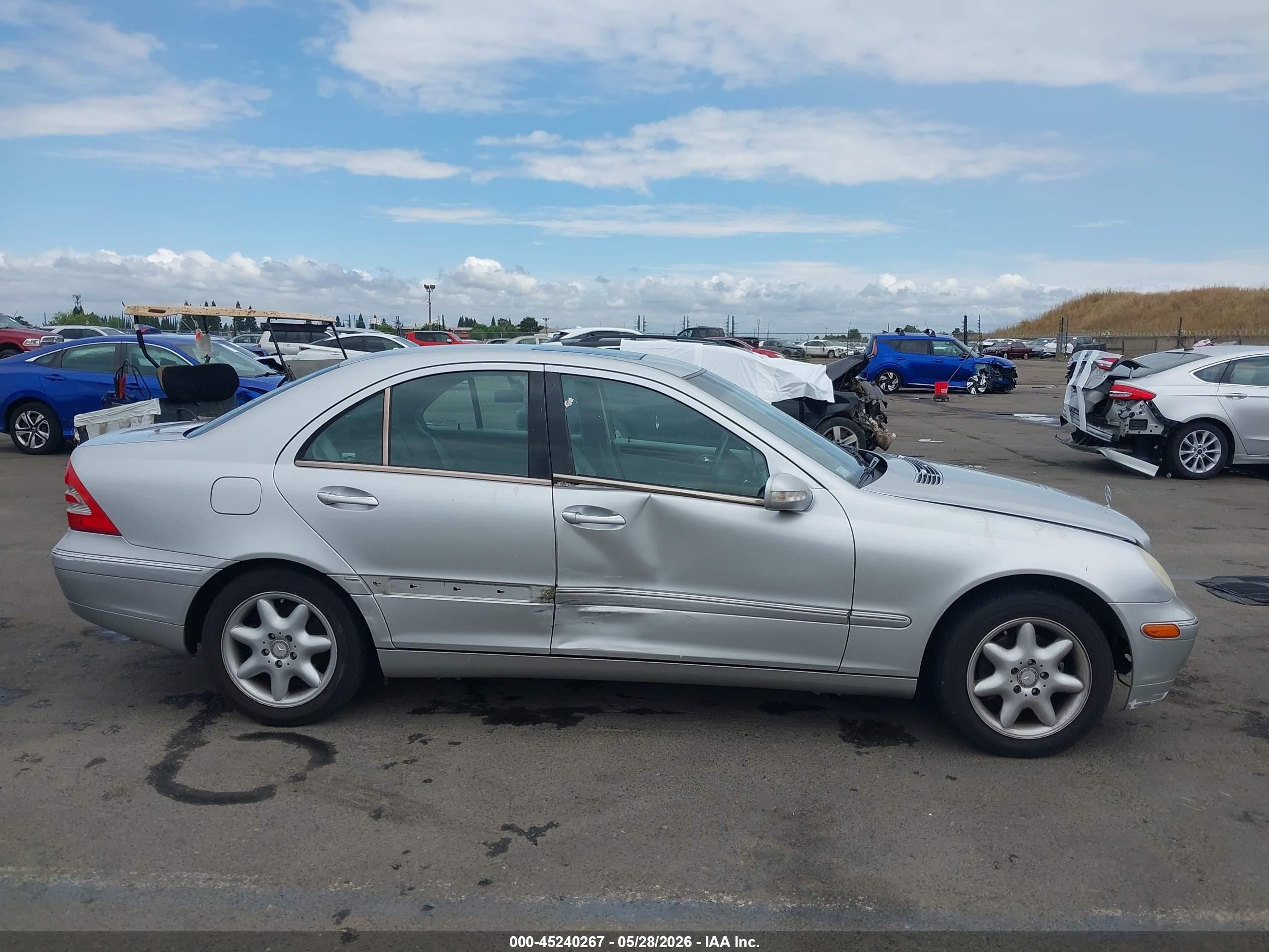 2004 Mercedes-benz C 240   Серебряный vin: WDBRF61J84F550631