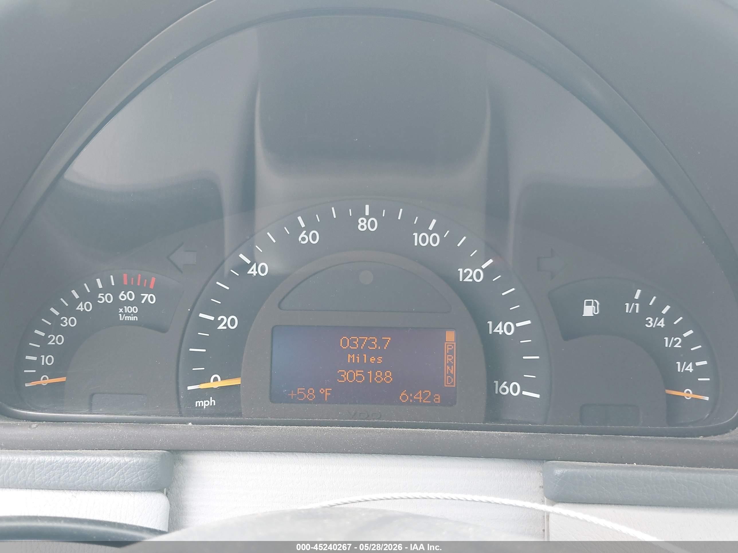 2004 Mercedes-benz C 240   Серебряный vin: WDBRF61J84F550631