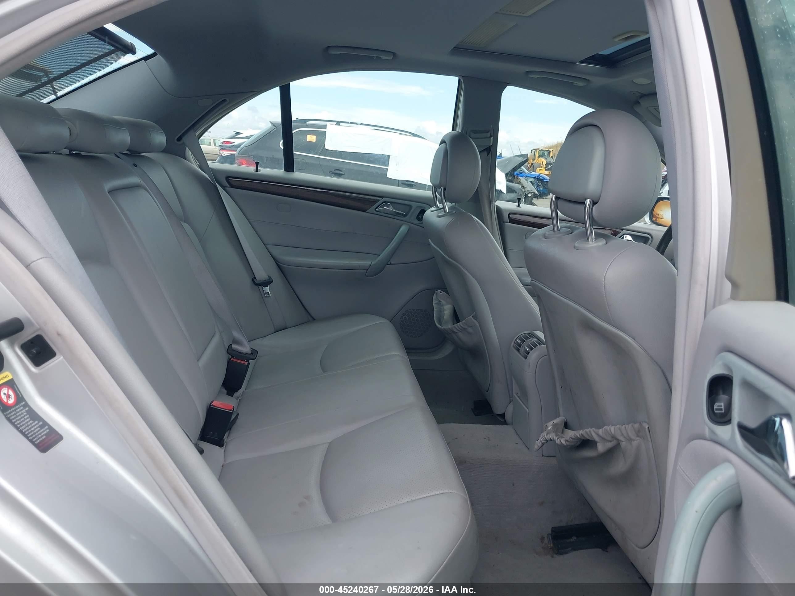 2004 Mercedes-benz C 240   Серебряный vin: WDBRF61J84F550631