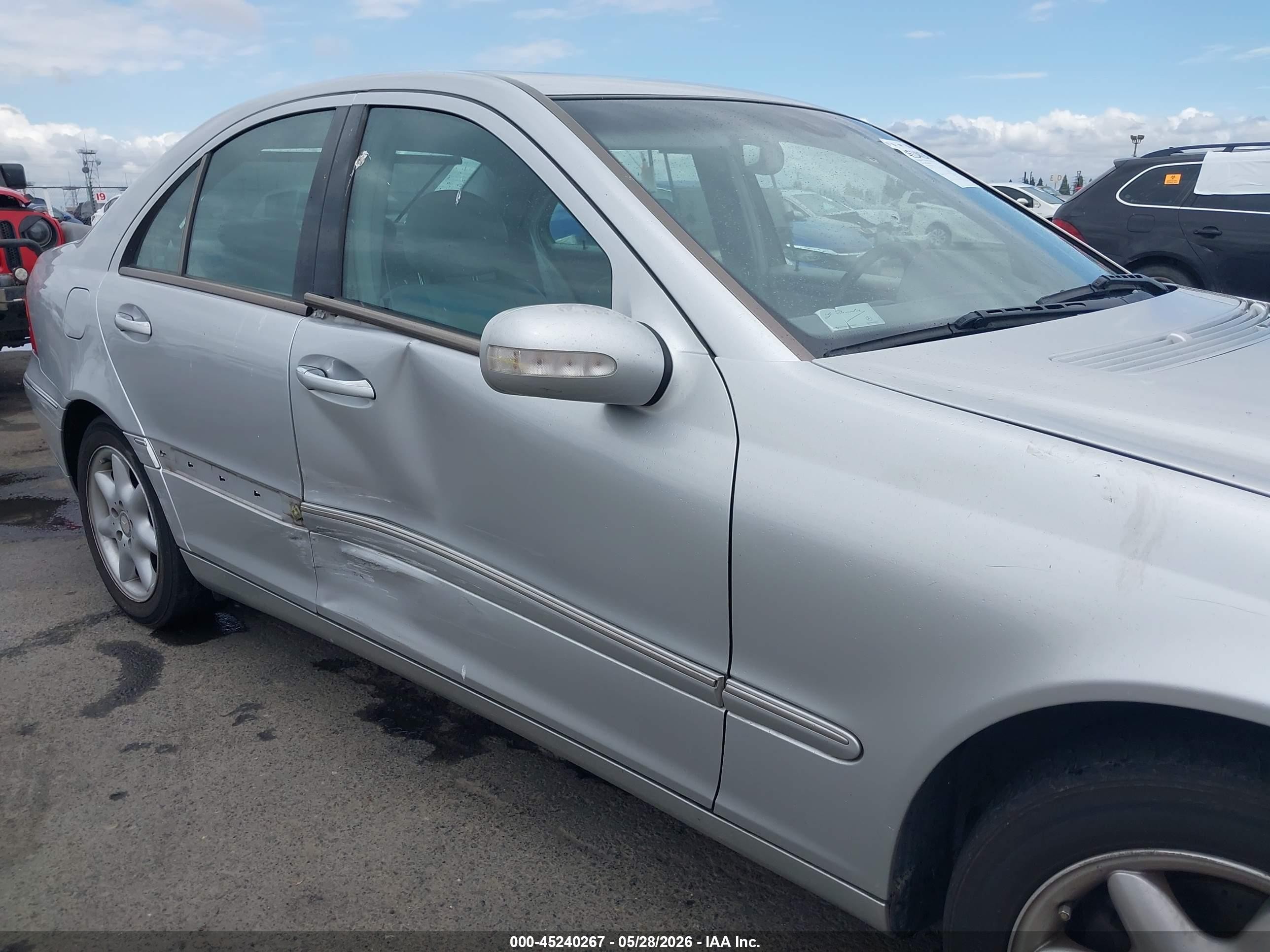 2004 Mercedes-benz C 240   Серебряный vin: WDBRF61J84F550631