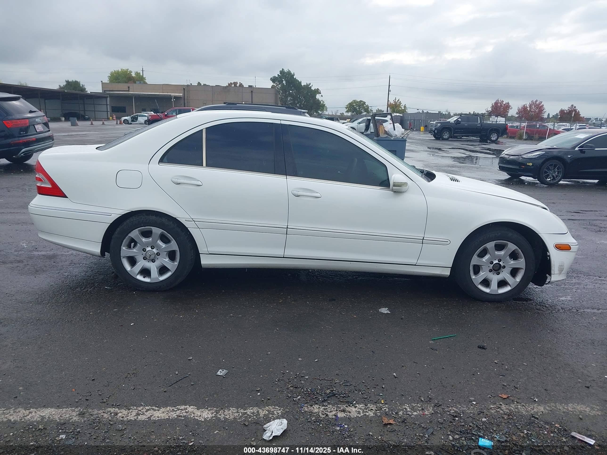 2005 Mercedes-benz C 240 Luxury White vin: WDBRF61J85F576261
