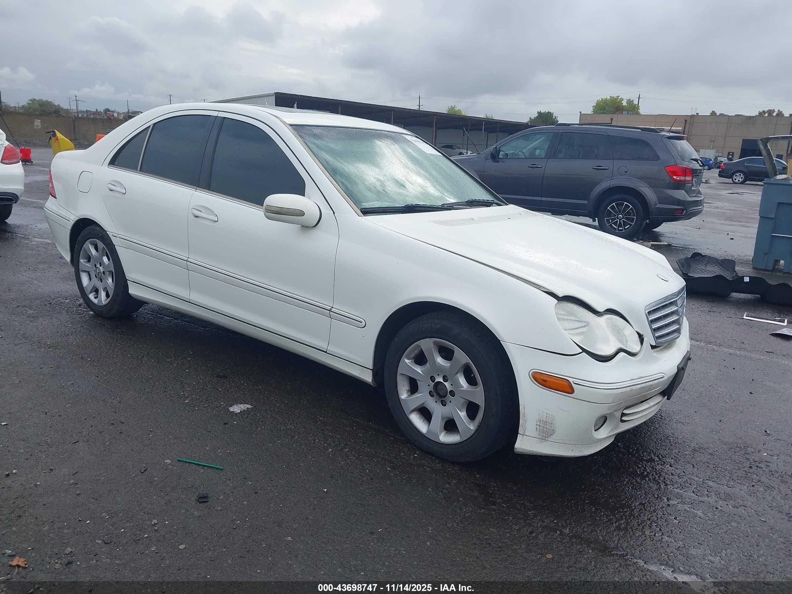 2005 Mercedes-benz C 240 Luxury White vin: WDBRF61J85F576261