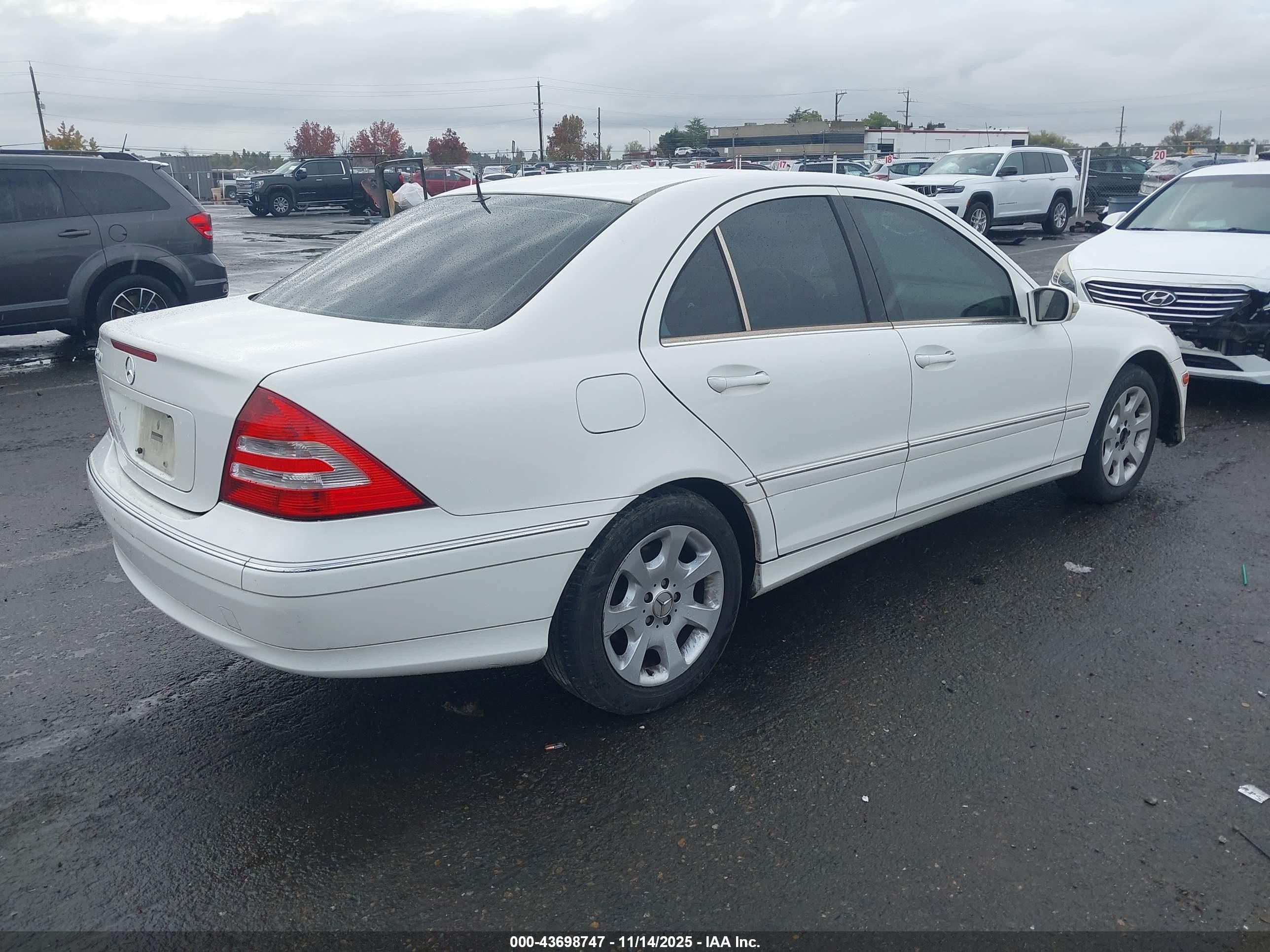 2005 Mercedes-benz C 240 Luxury White vin: WDBRF61J85F576261