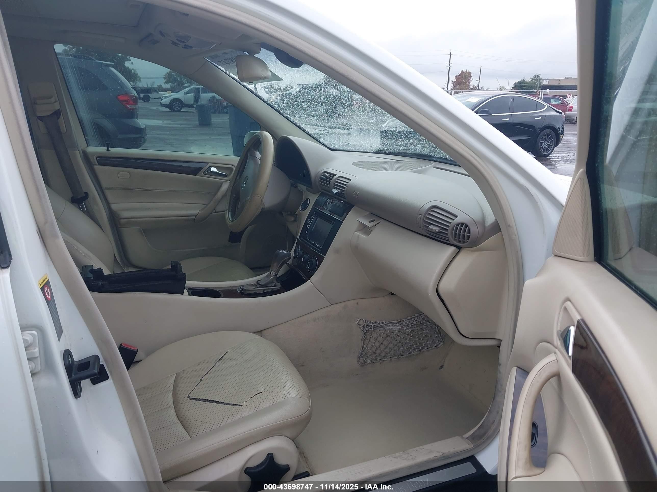 2005 Mercedes-benz C 240 Luxury White vin: WDBRF61J85F576261