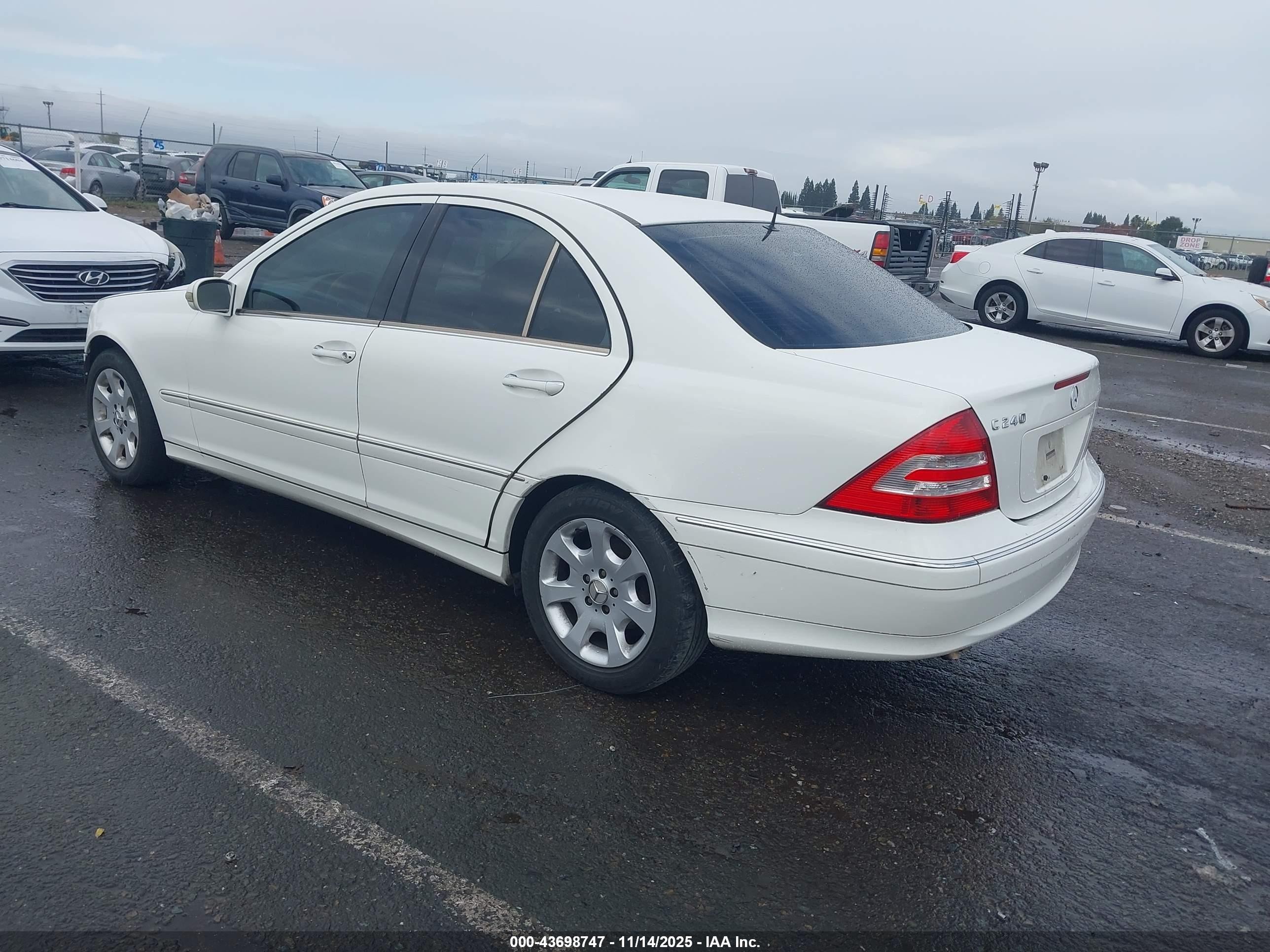 2005 Mercedes-benz C 240 Luxury White vin: WDBRF61J85F576261