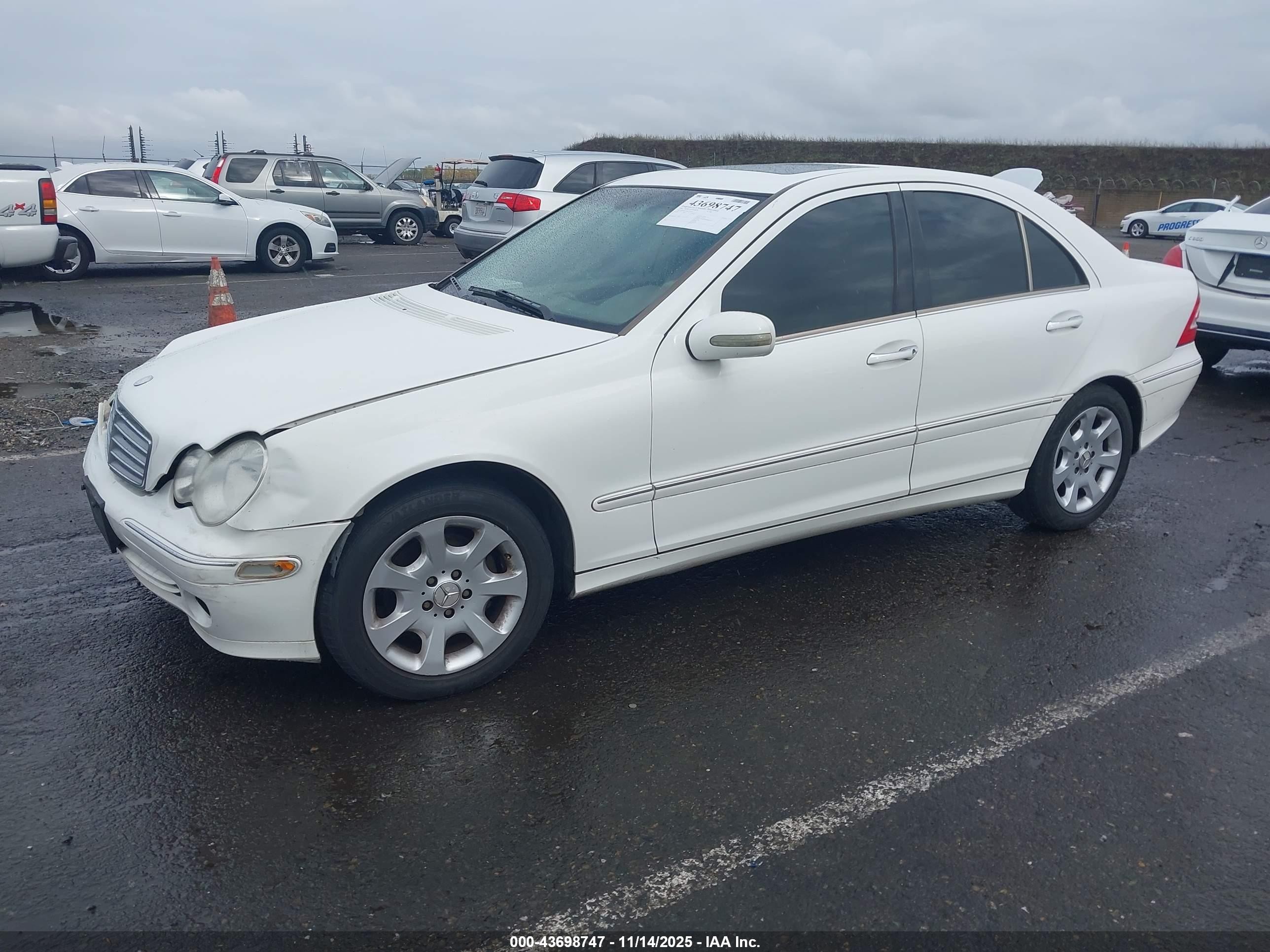 2005 Mercedes-benz C 240 Luxury White vin: WDBRF61J85F576261