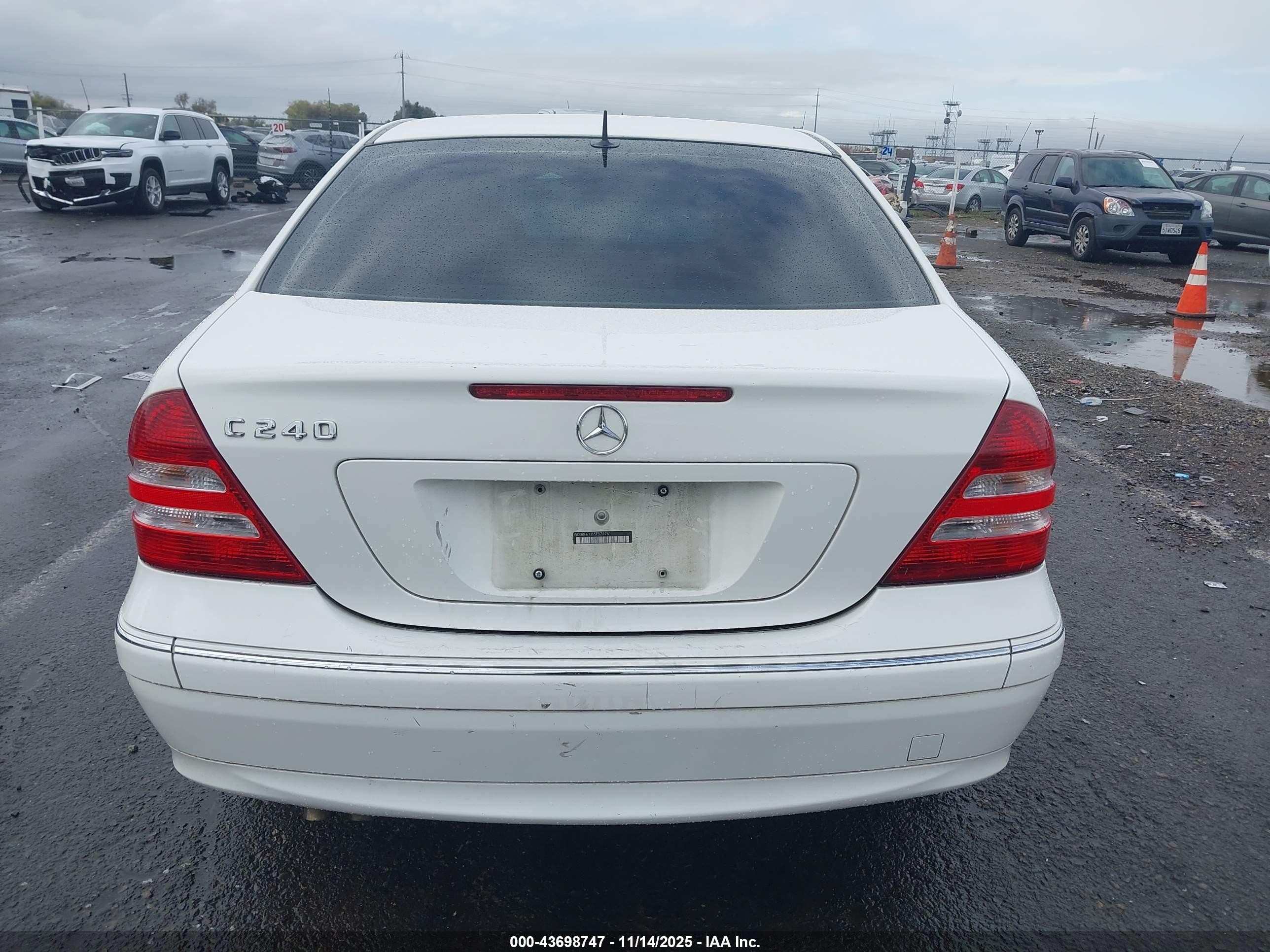 2005 Mercedes-benz C 240 Luxury White vin: WDBRF61J85F576261