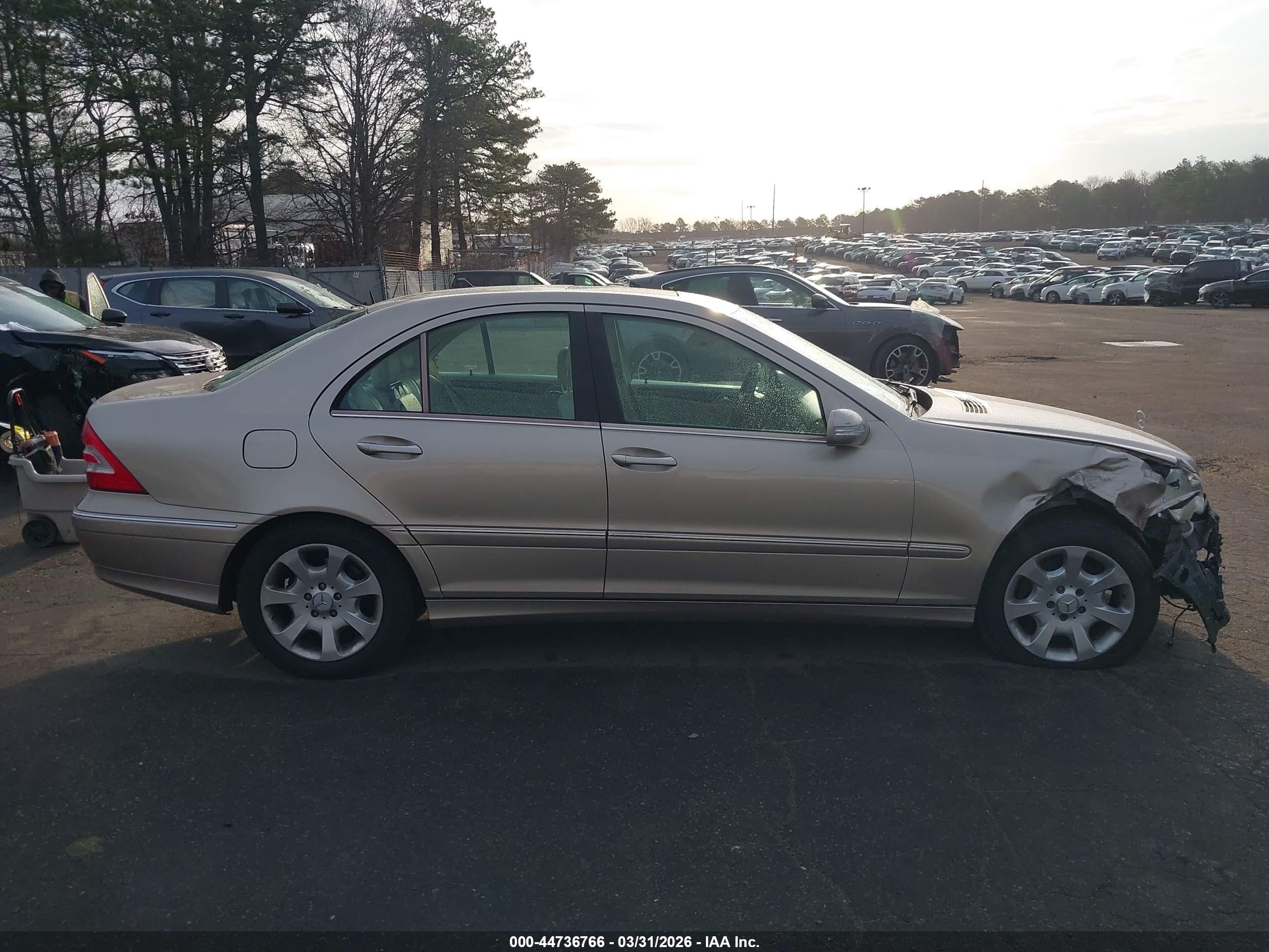 2005 Mercedes-benz C 240 Luxury Beige vin: WDBRF61J85F617469