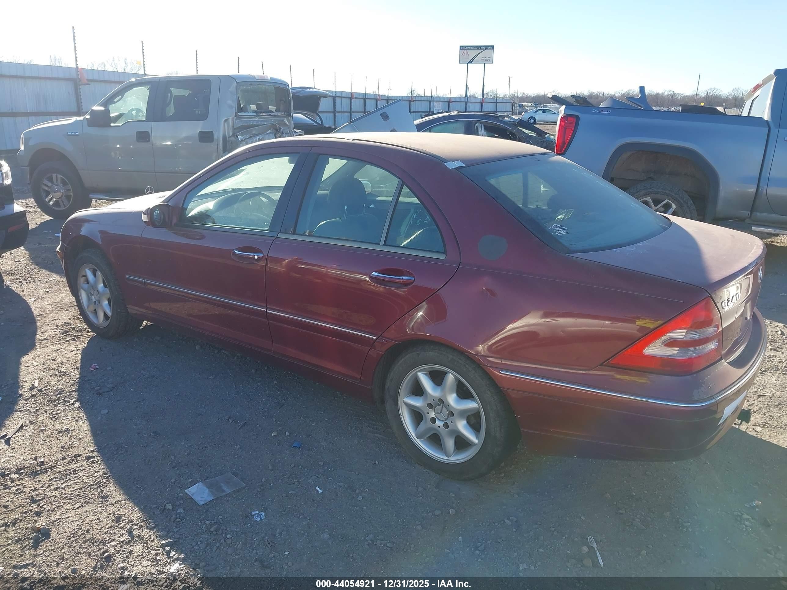 2002 Mercedes-benz C 240   Red vin: WDBRF61J92E001586