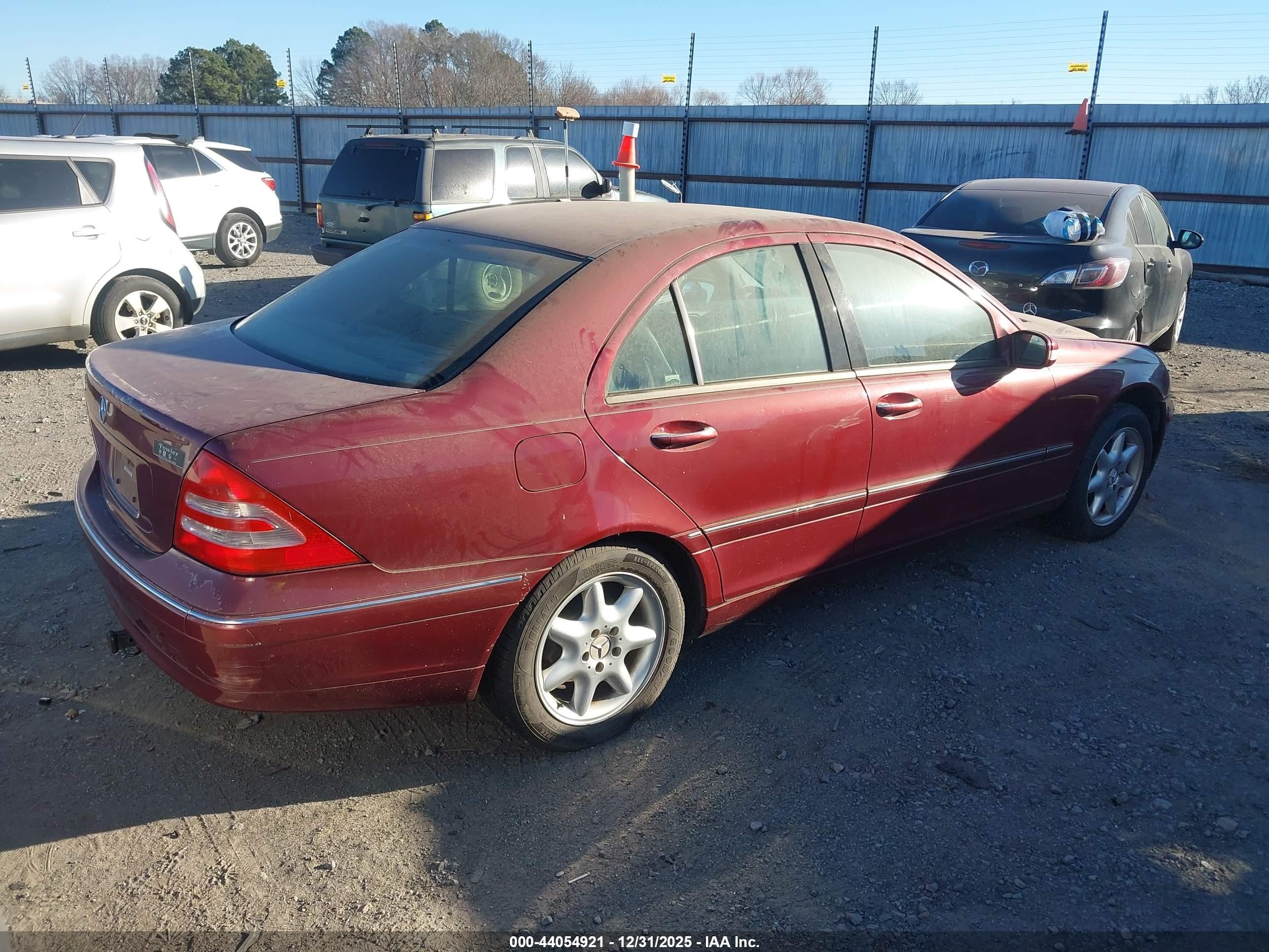 2002 Mercedes-benz C 240   Red vin: WDBRF61J92E001586