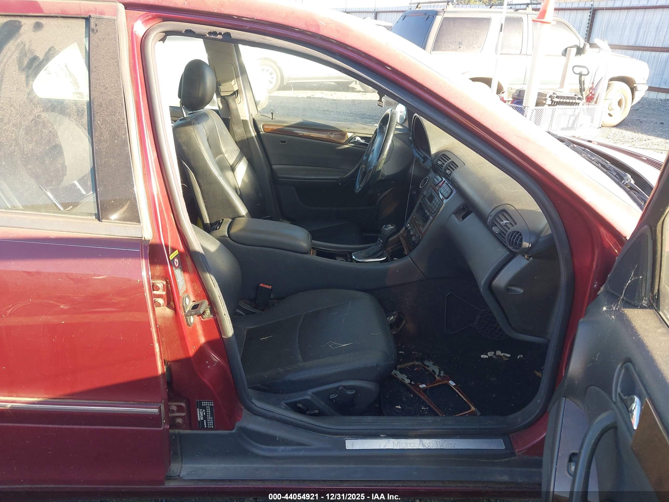 2002 Mercedes-benz C 240   Red vin: WDBRF61J92E001586