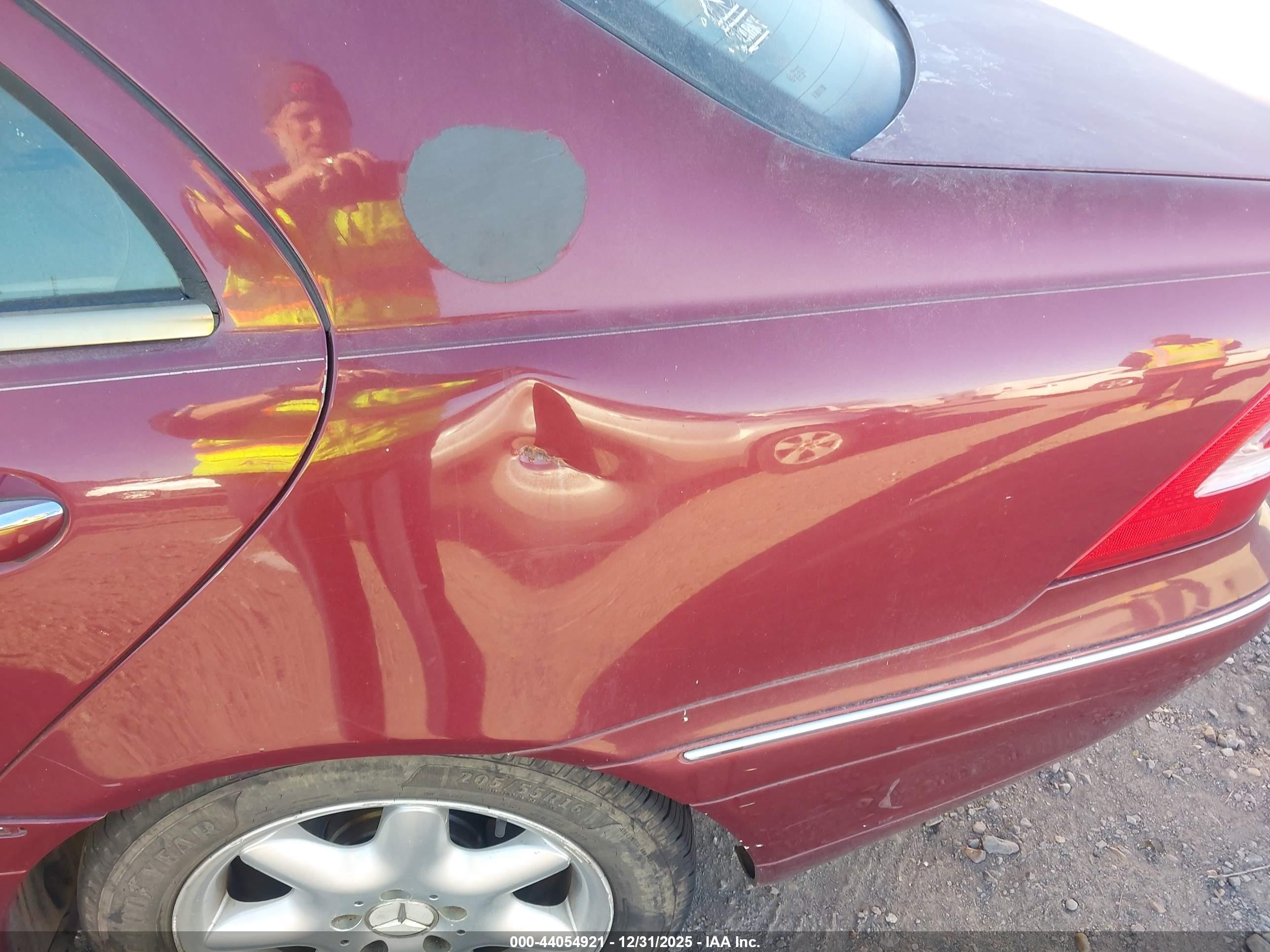 2002 Mercedes-benz C 240   Red vin: WDBRF61J92E001586