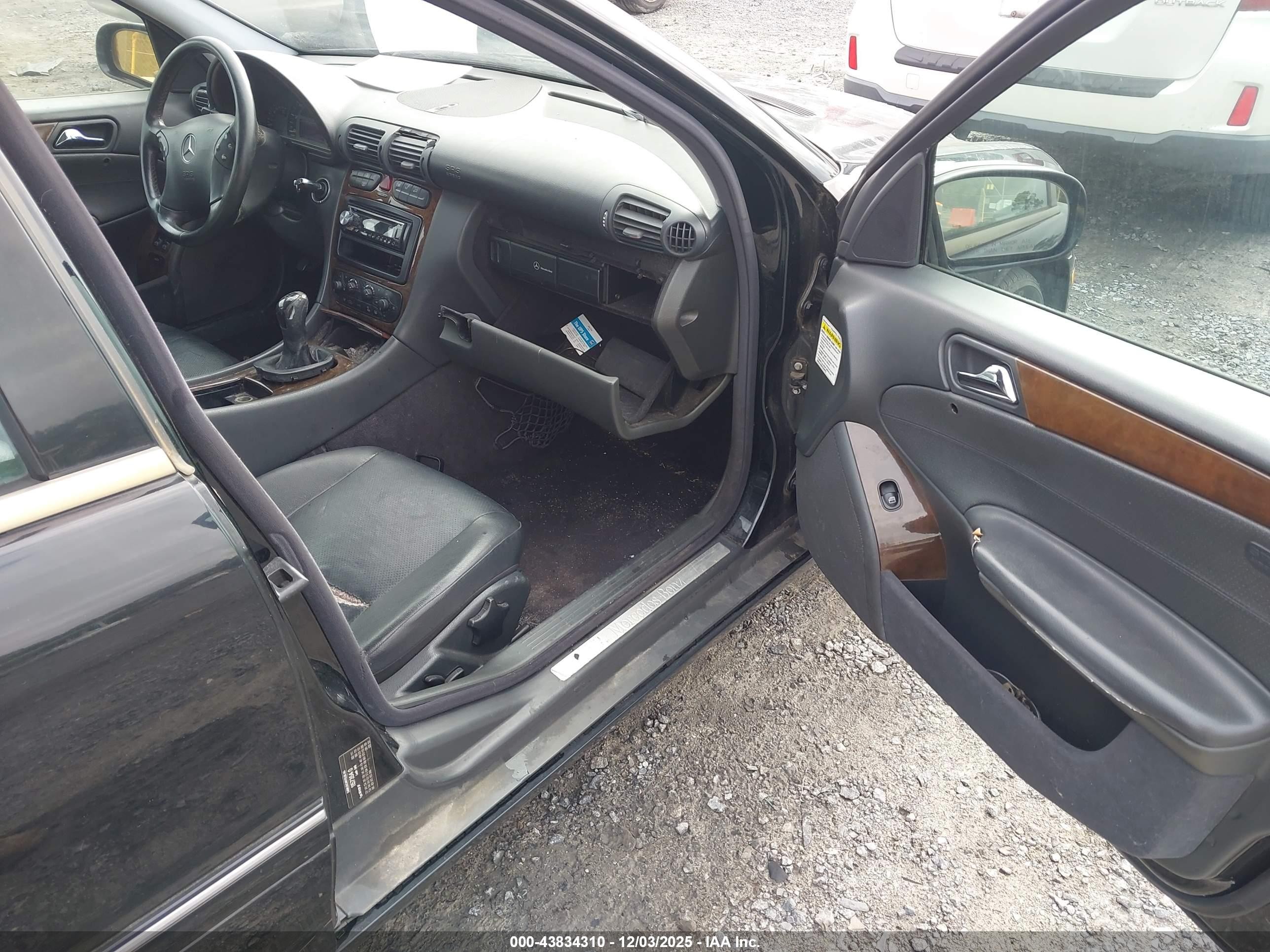 2002 Mercedes-benz C 240   Черный vin: WDBRF61J92F206108