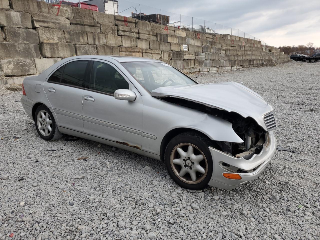 2002 Mercedes-benz C 240 Серебряный vin: WDBRF61J92F267619