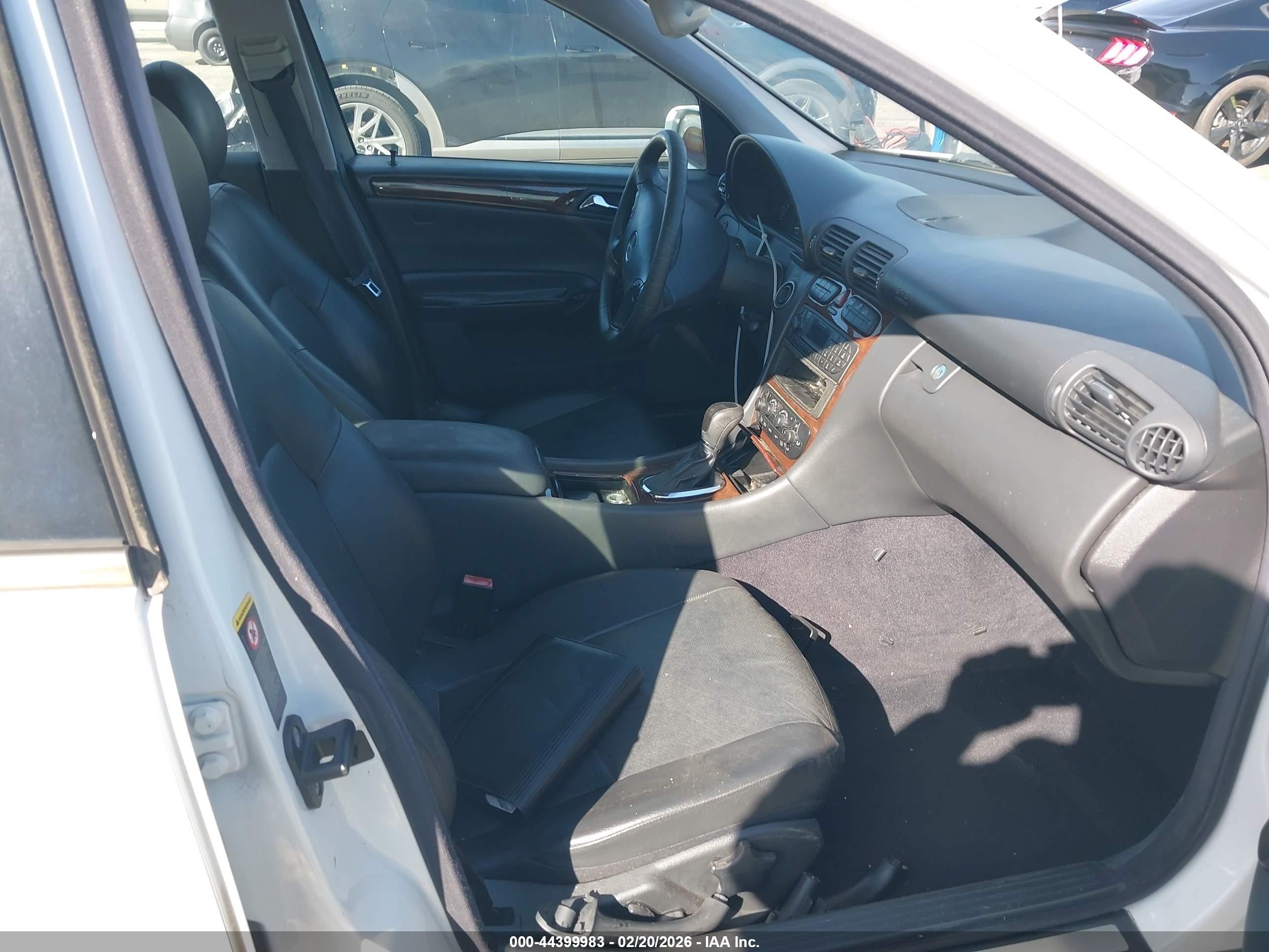 2003 Mercedes-benz C 240   Белый vin: WDBRF61J93F300314