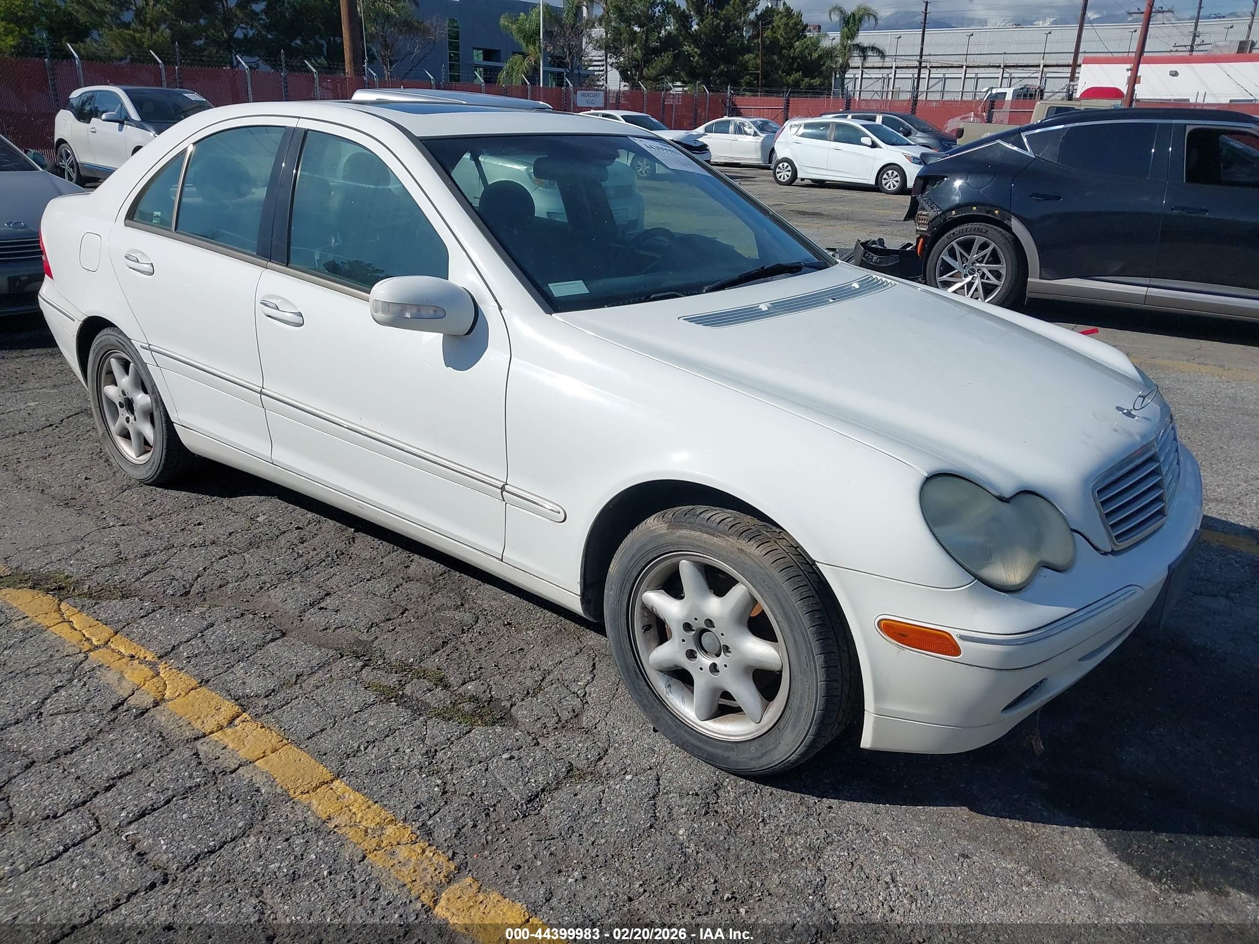 2003 Mercedes-benz C 240   Белый vin: WDBRF61J93F300314