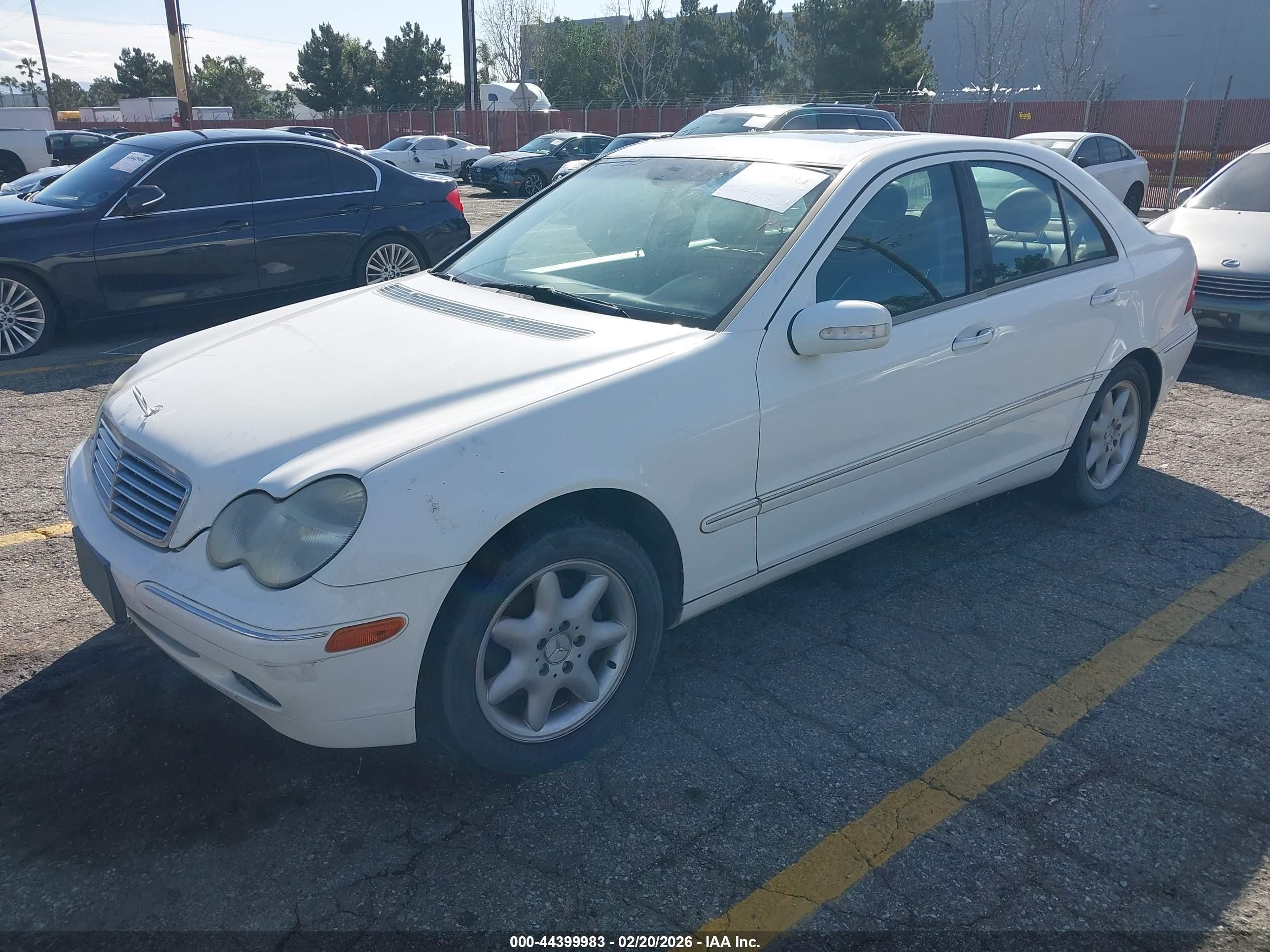 2003 Mercedes-benz C 240   Белый vin: WDBRF61J93F300314