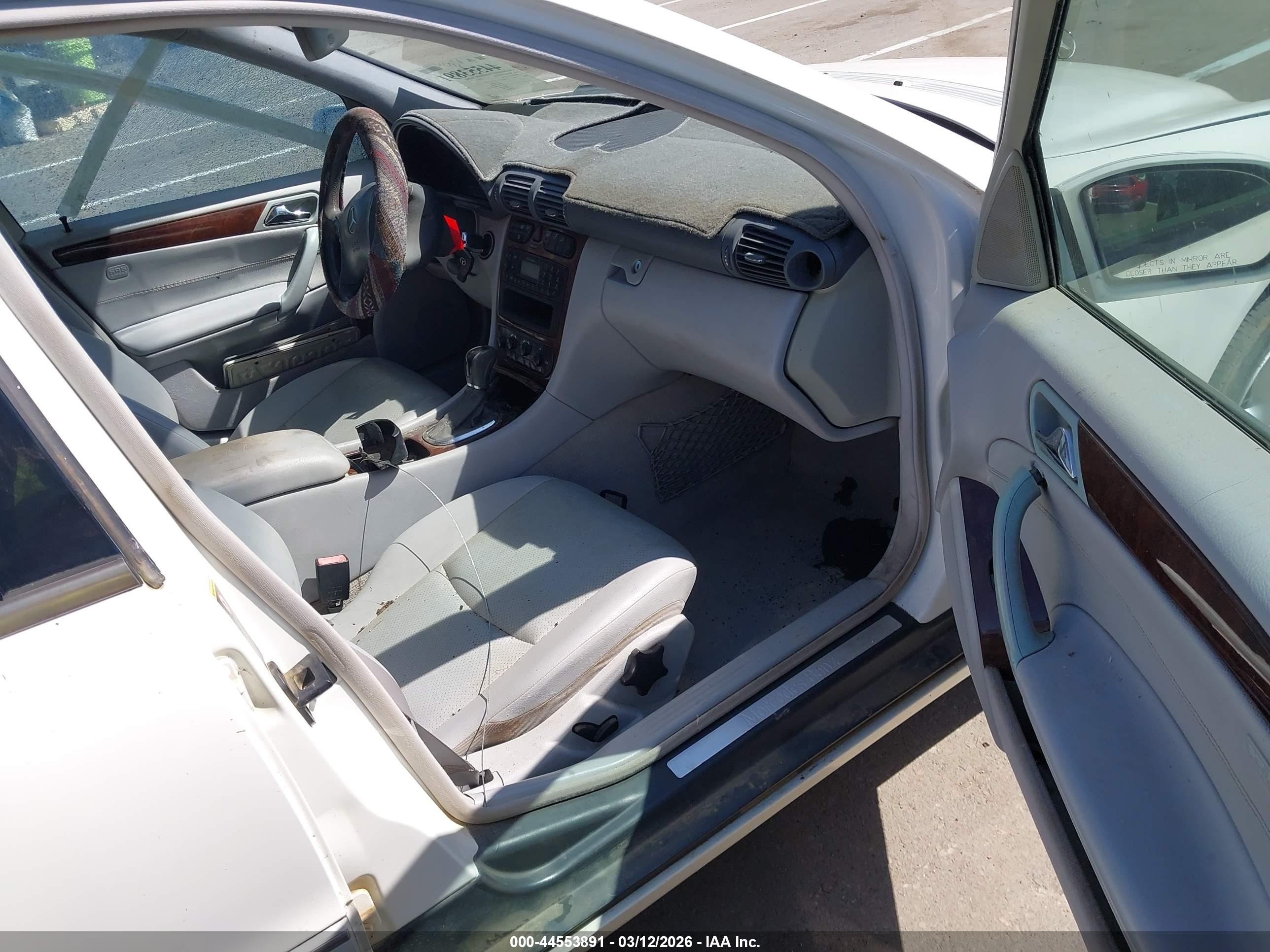 2003 Mercedes-benz C 240   White vin: WDBRF61J93F321678