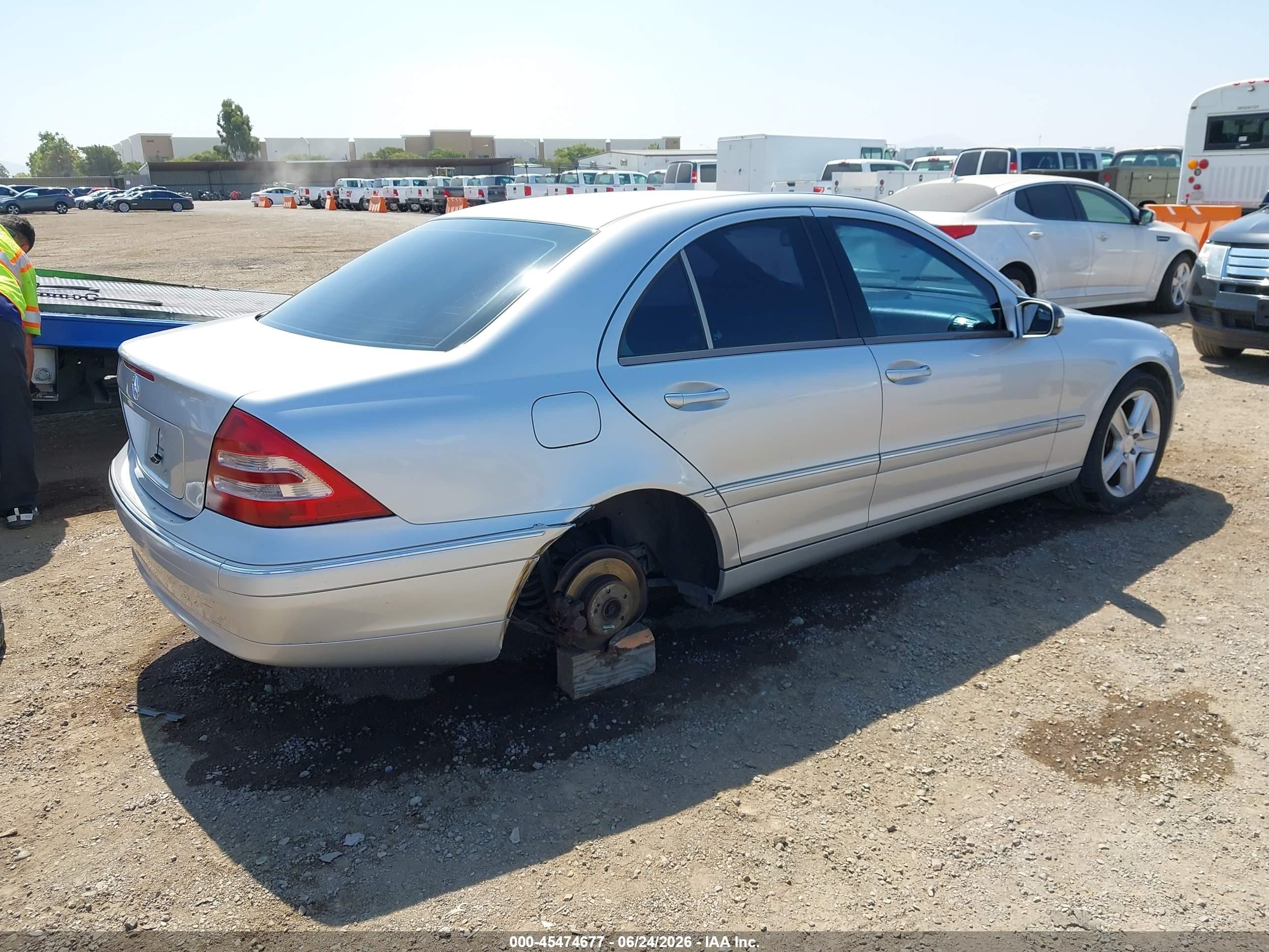 2004 Mercedes-benz C 240   Серебряный vin: WDBRF61J94A617444