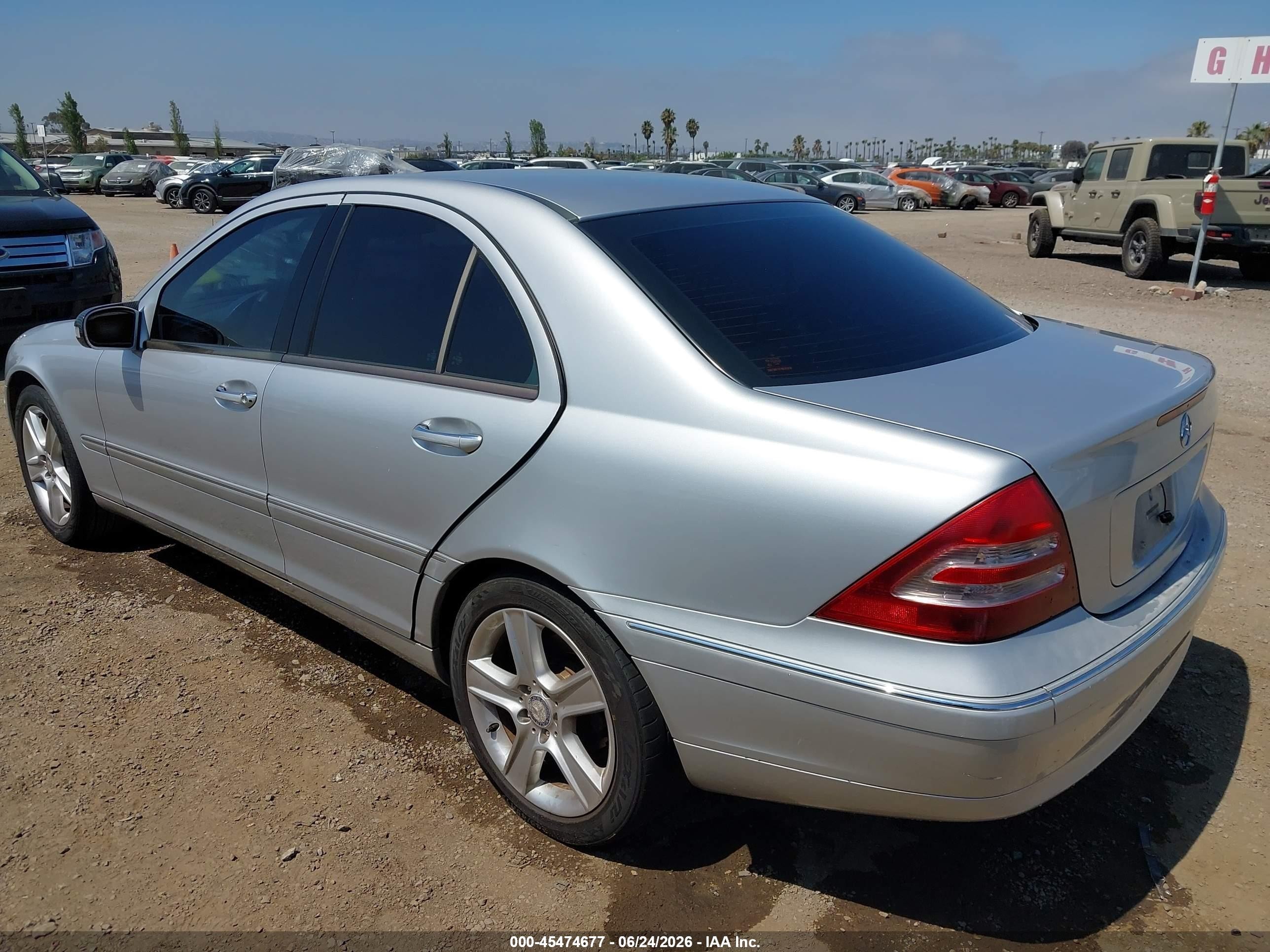2004 Mercedes-benz C 240   Серебряный vin: WDBRF61J94A617444