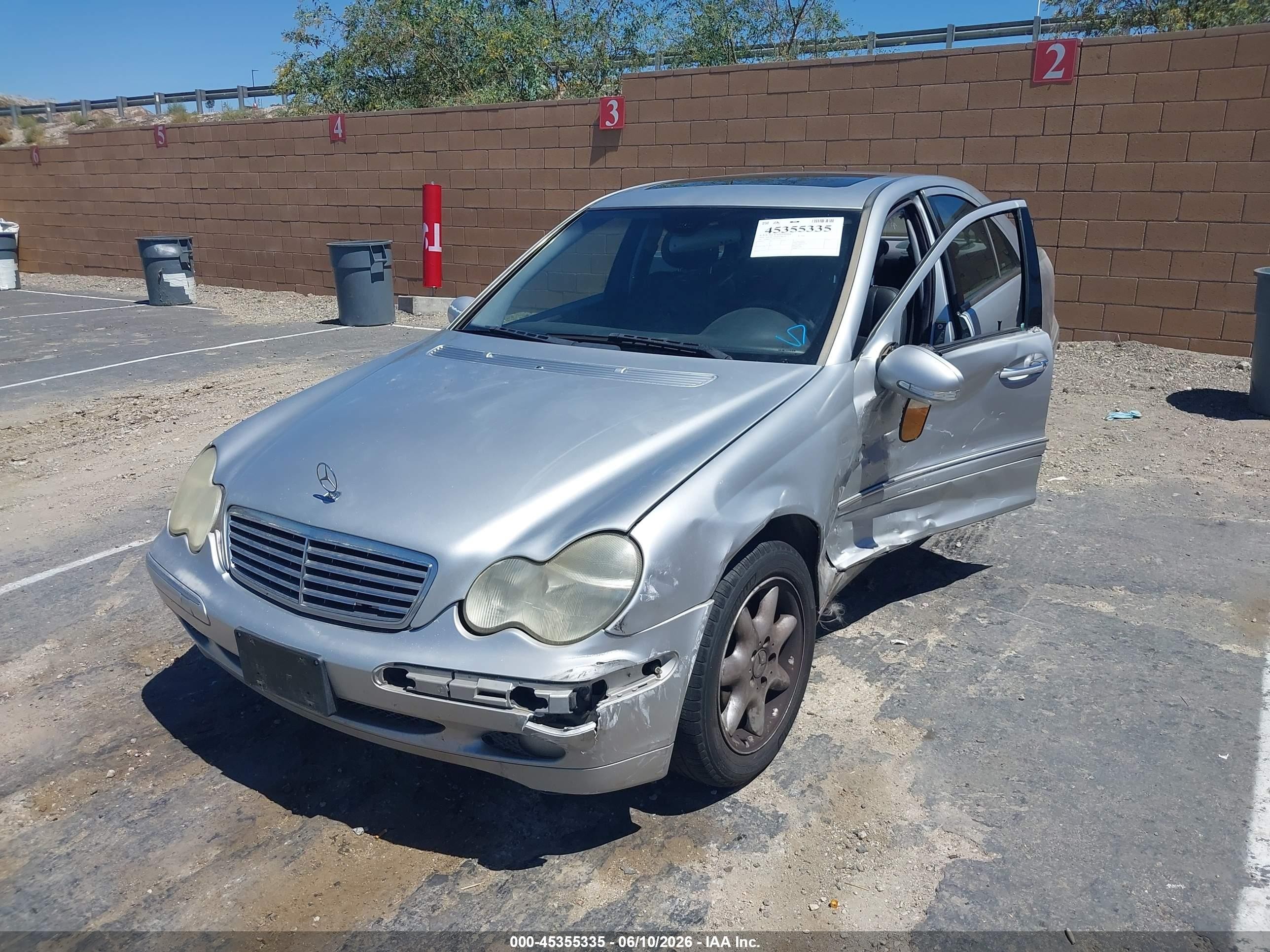 2004 Mercedes-benz C 240   Серебряный vin: WDBRF61J94F530341