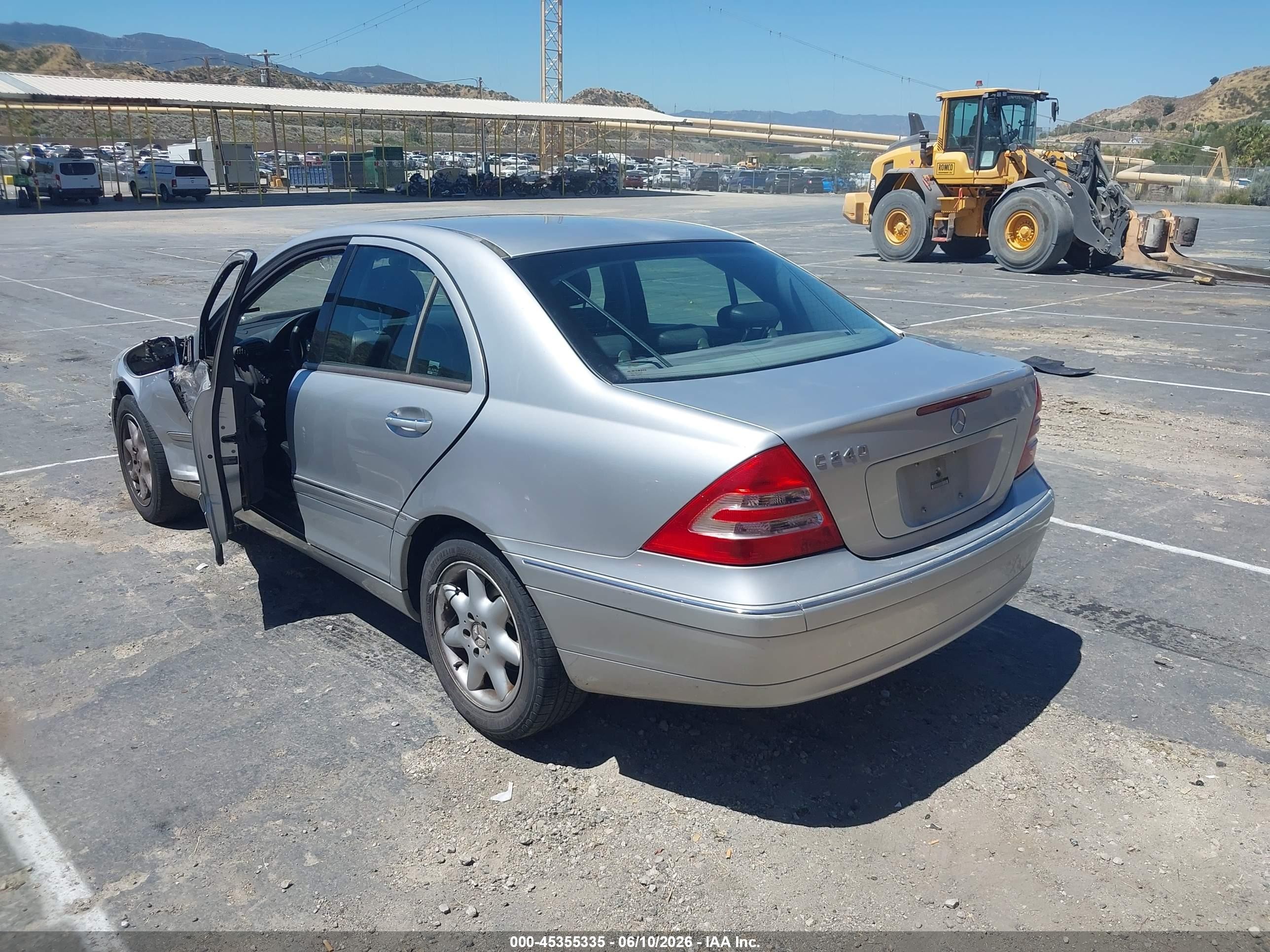 2004 Mercedes-benz C 240   Серебряный vin: WDBRF61J94F530341
