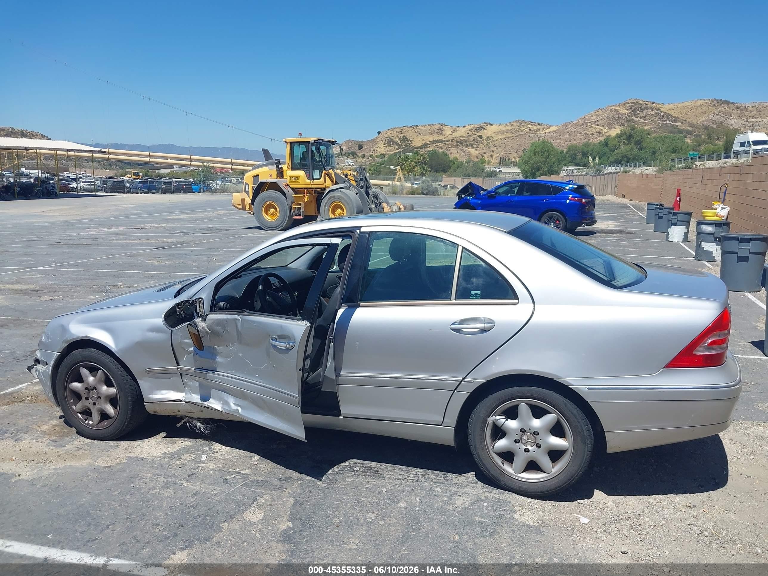 2004 Mercedes-benz C 240   Серебряный vin: WDBRF61J94F530341