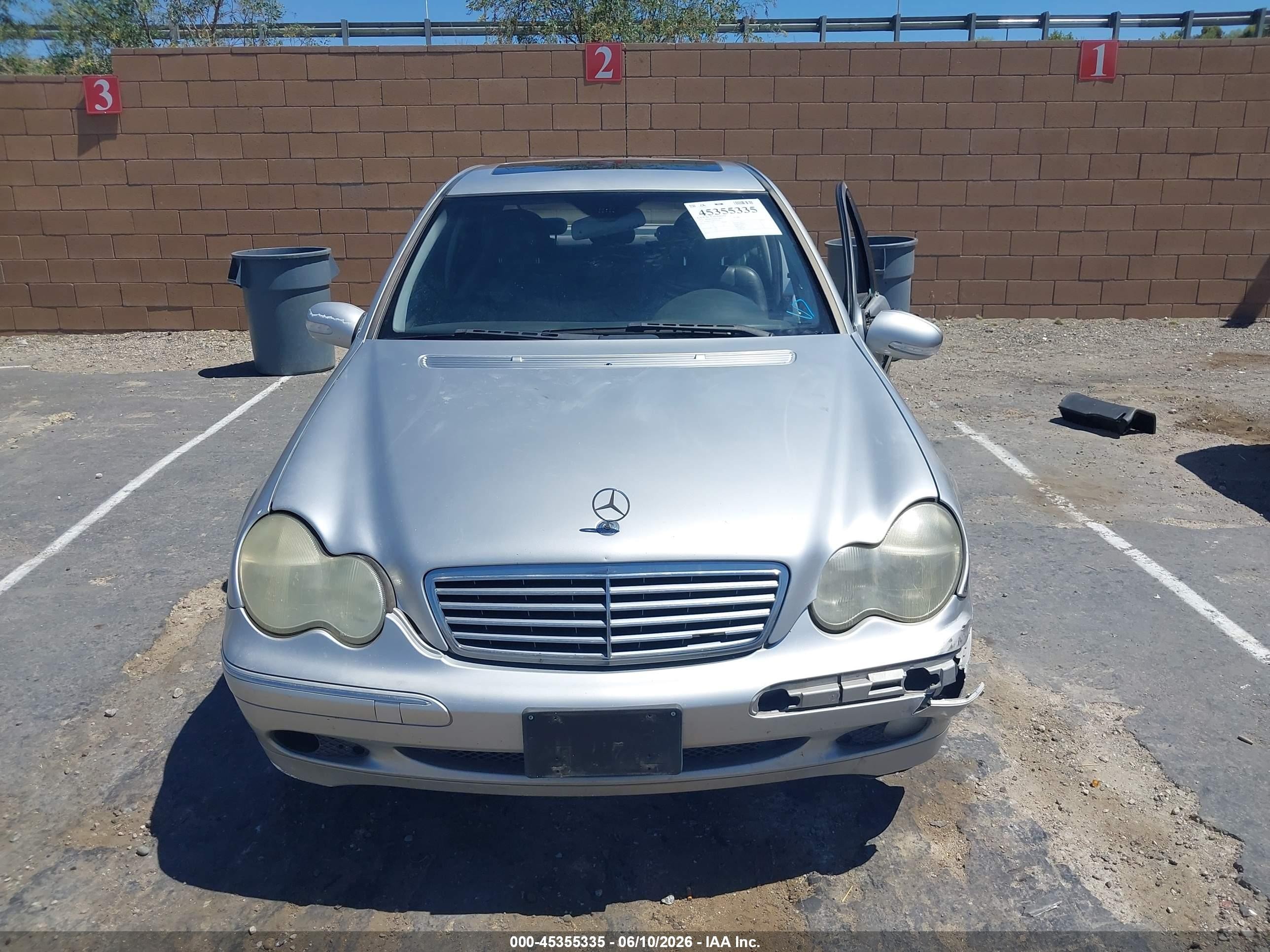 2004 Mercedes-benz C 240   Серебряный vin: WDBRF61J94F530341