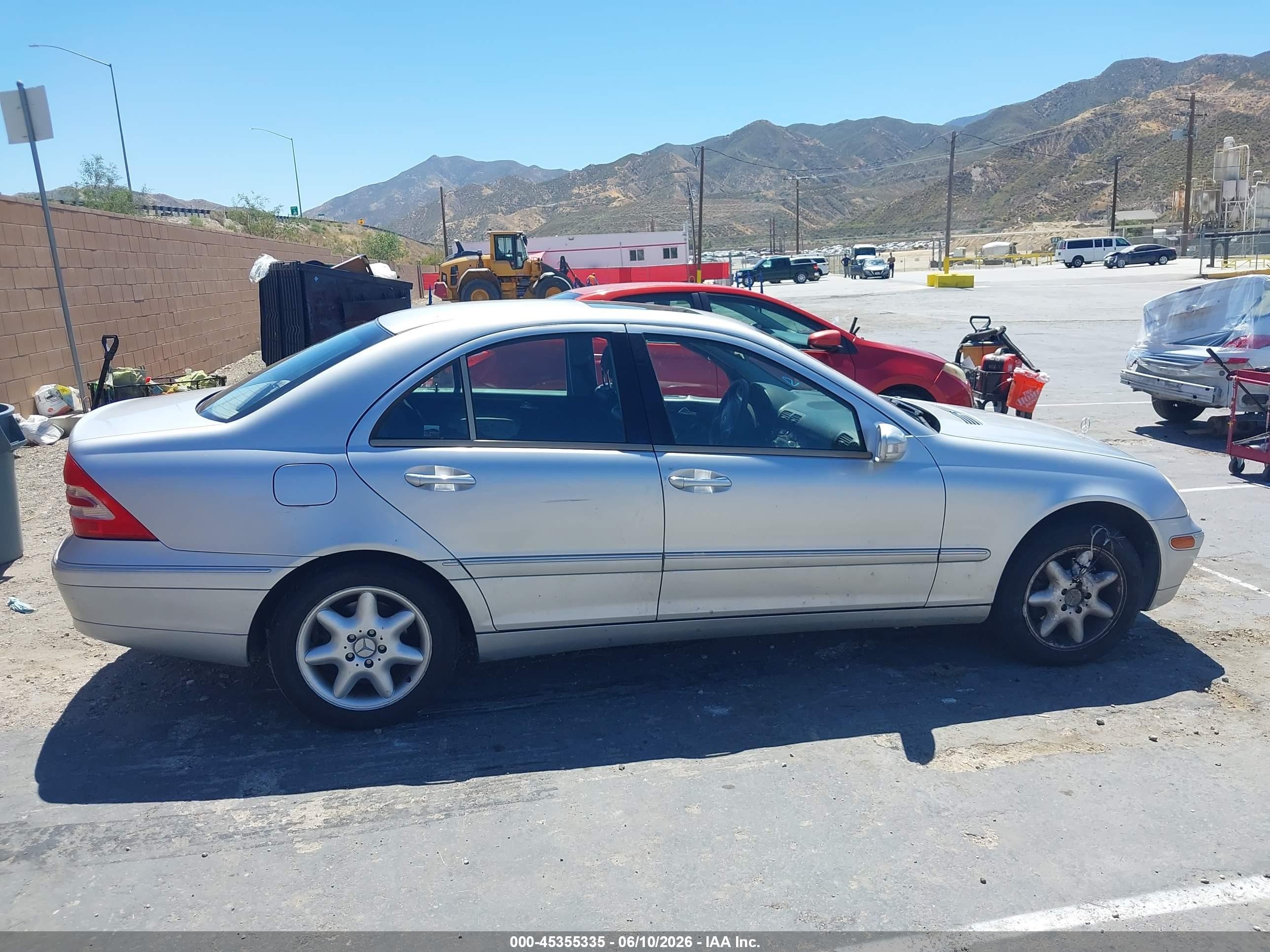 2004 Mercedes-benz C 240   Серебряный vin: WDBRF61J94F530341