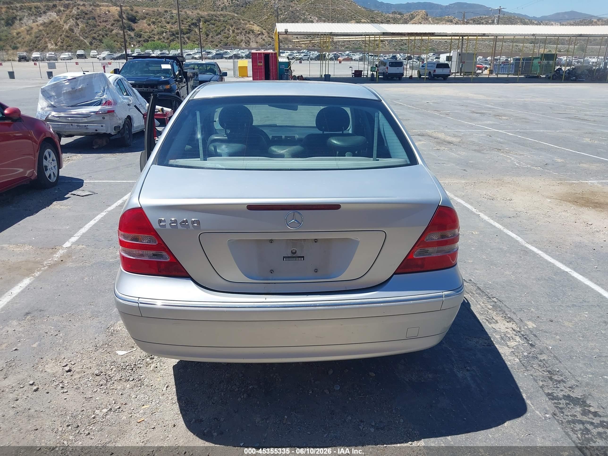 2004 Mercedes-benz C 240   Серебряный vin: WDBRF61J94F530341