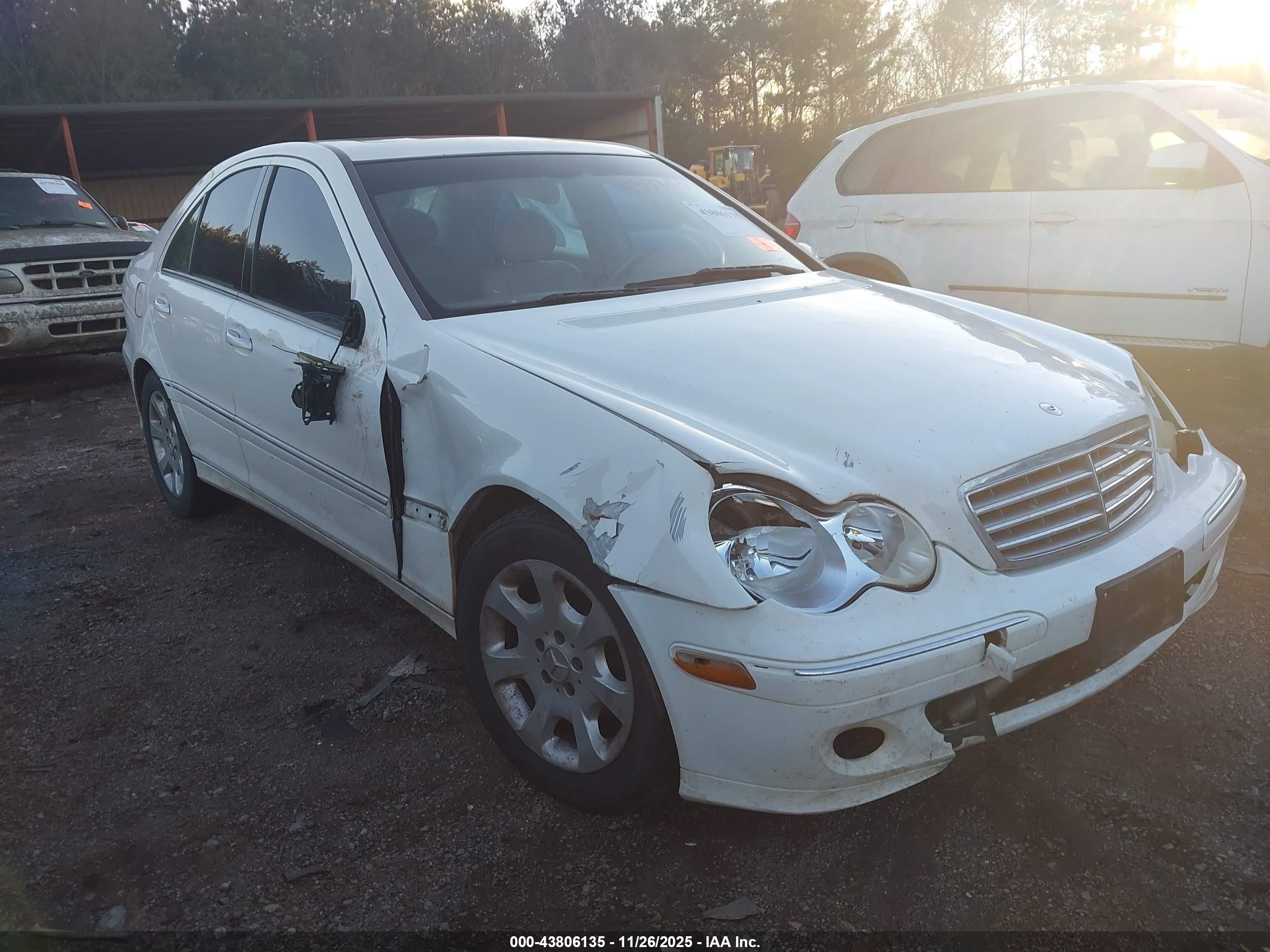 2005 Mercedes-benz C 240 Luxury Белый vin: WDBRF61J95A687513