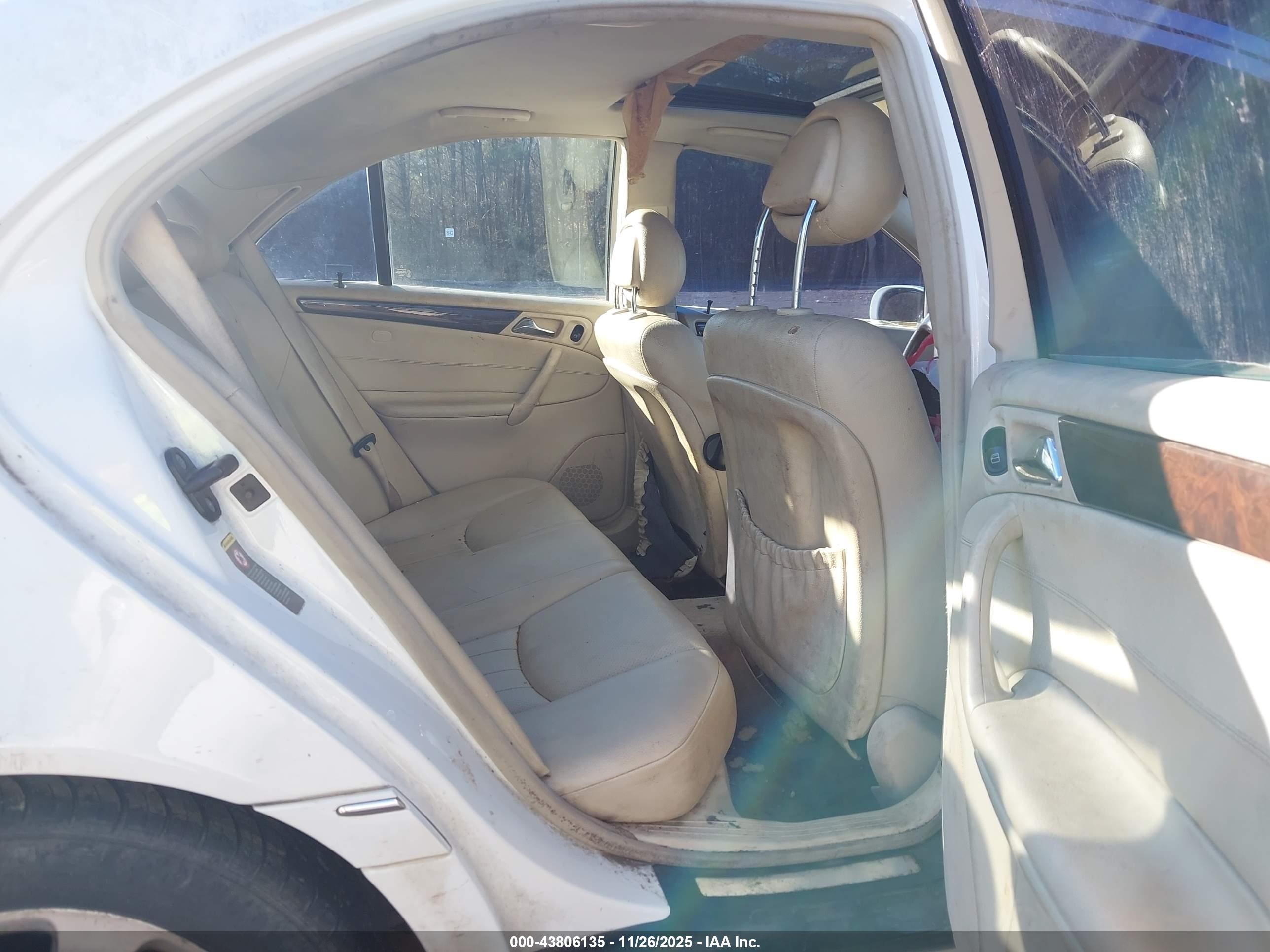 2005 Mercedes-benz C 240 Luxury White vin: WDBRF61J95A687513