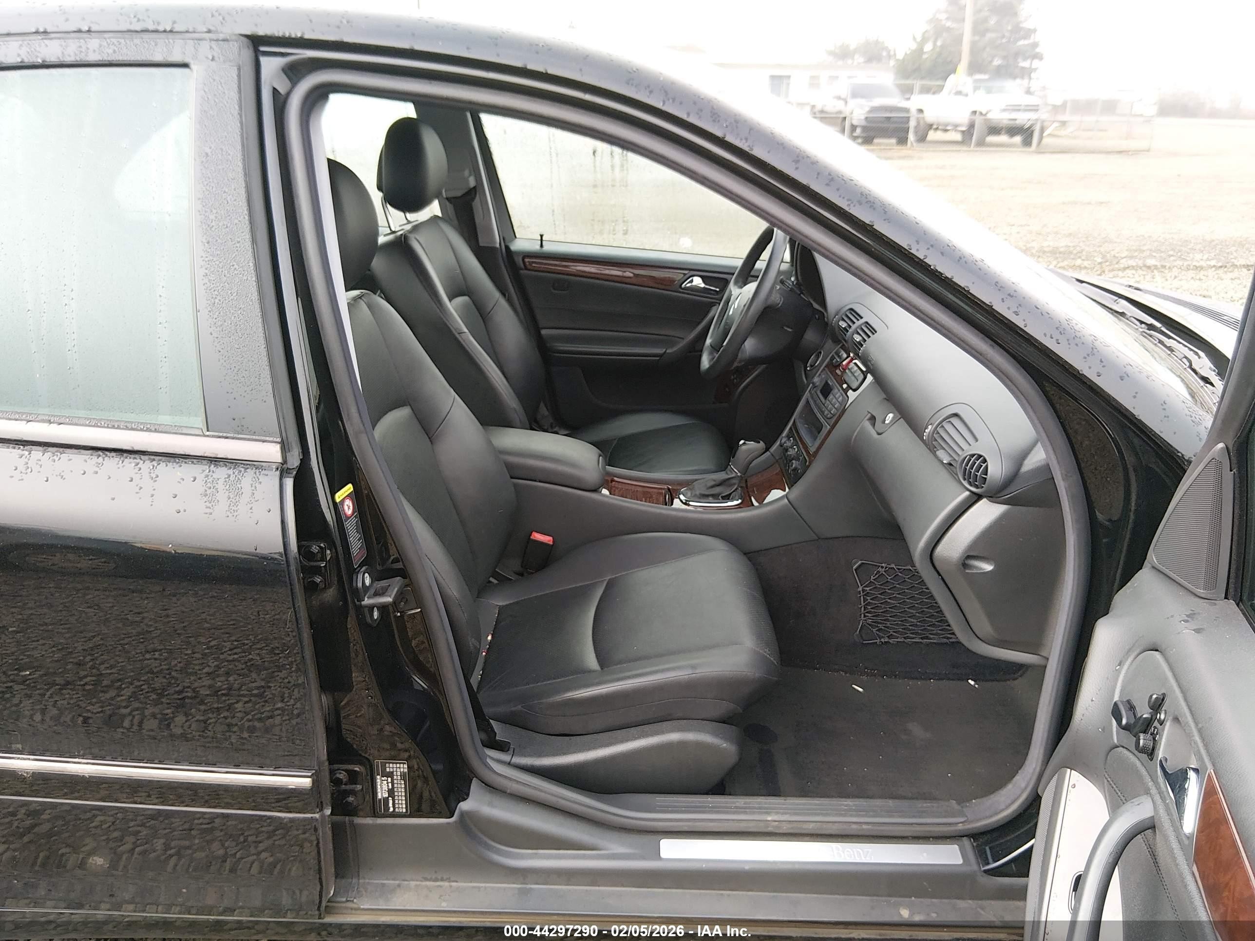 2001 Mercedes-benz C 240   Black vin: WDBRF61JX1F074569