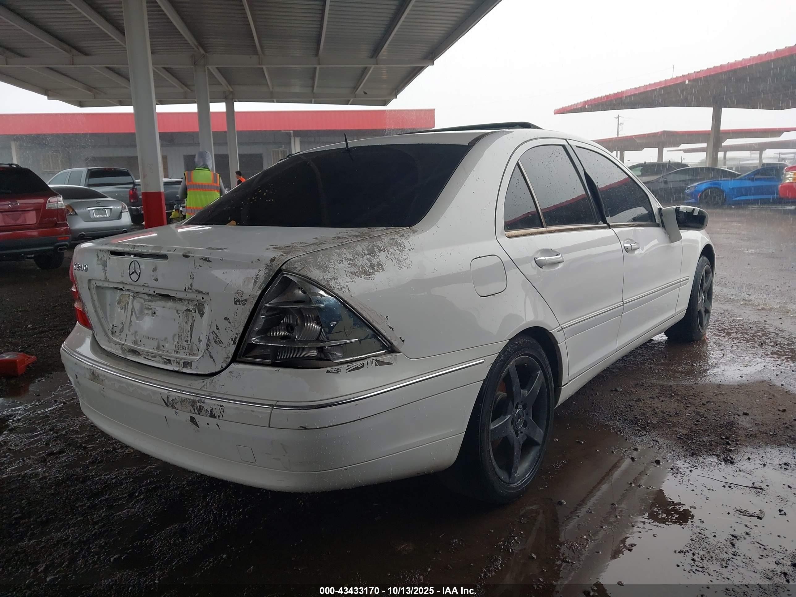 2001 Mercedes-benz C 240   White vin: WDBRF61JX1F079979
