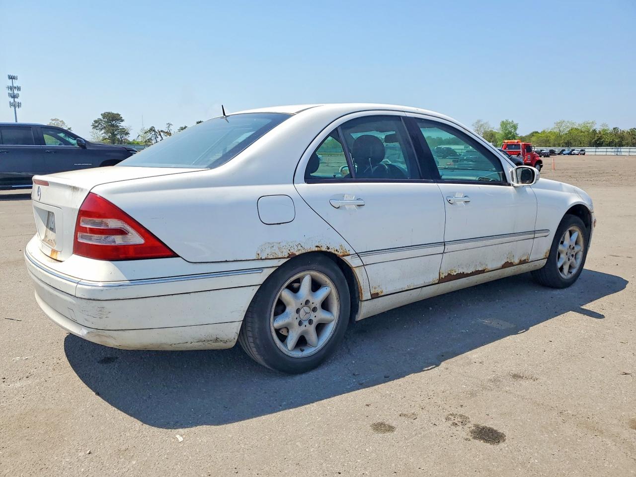 2001 Mercedes-benz C 240 White vin: WDBRF61JX1F080548