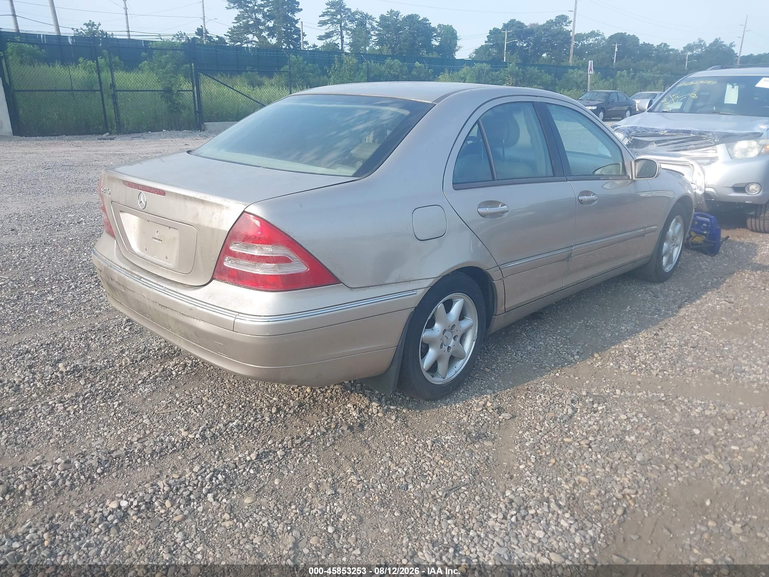 2002 Mercedes-benz C 240   Золотой vin: WDBRF61JX2F163589