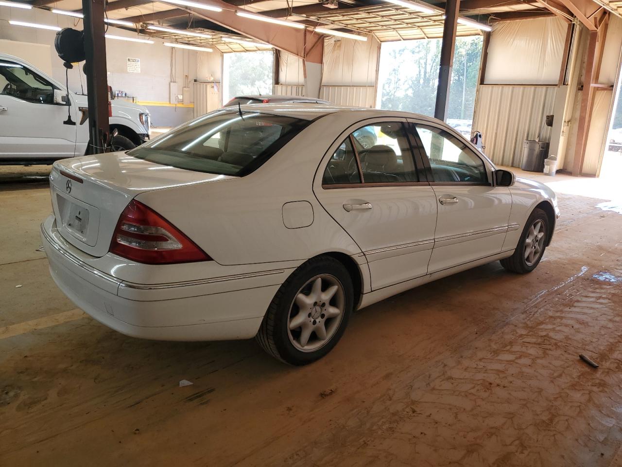 2002 Mercedes-benz C 240 Белый vin: WDBRF61JX2F172972