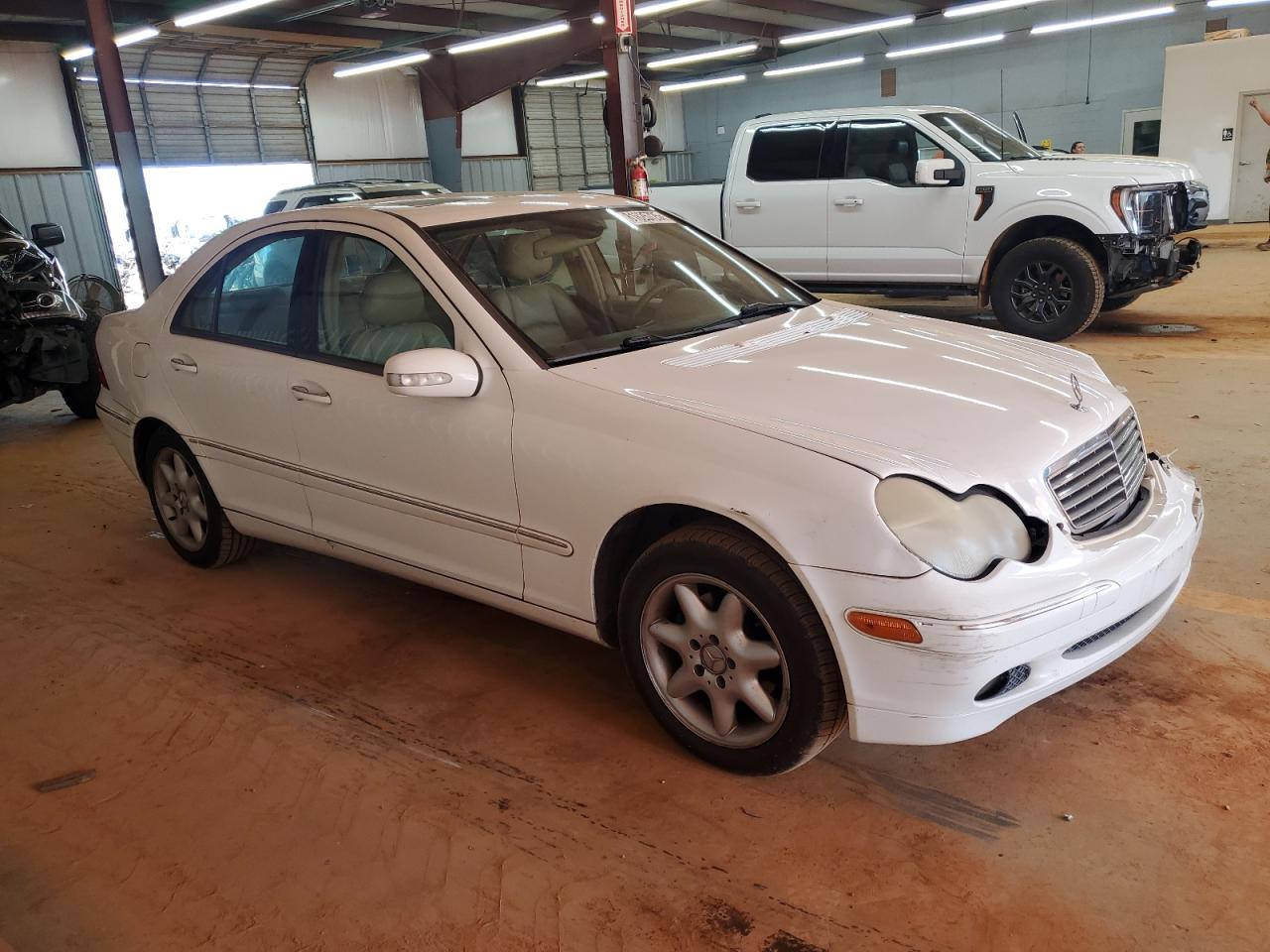 2002 Mercedes-benz C 240 Белый vin: WDBRF61JX2F172972