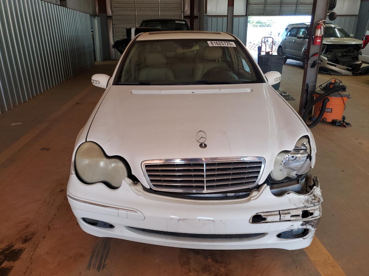 2002 Mercedes-benz C 240 Белый vin: WDBRF61JX2F172972