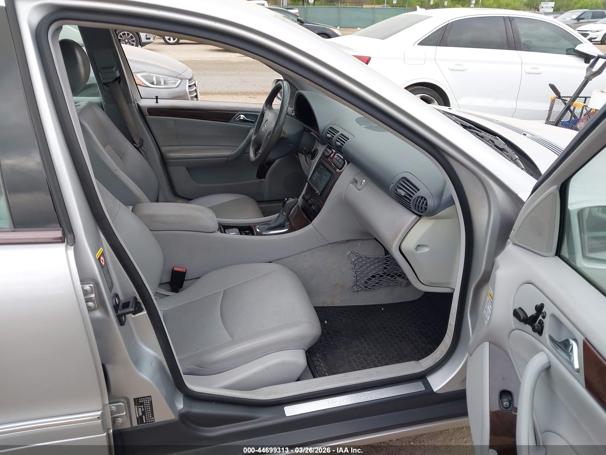 2002 Mercedes-benz C 240   Серебряный vin: WDBRF61JX2F191876