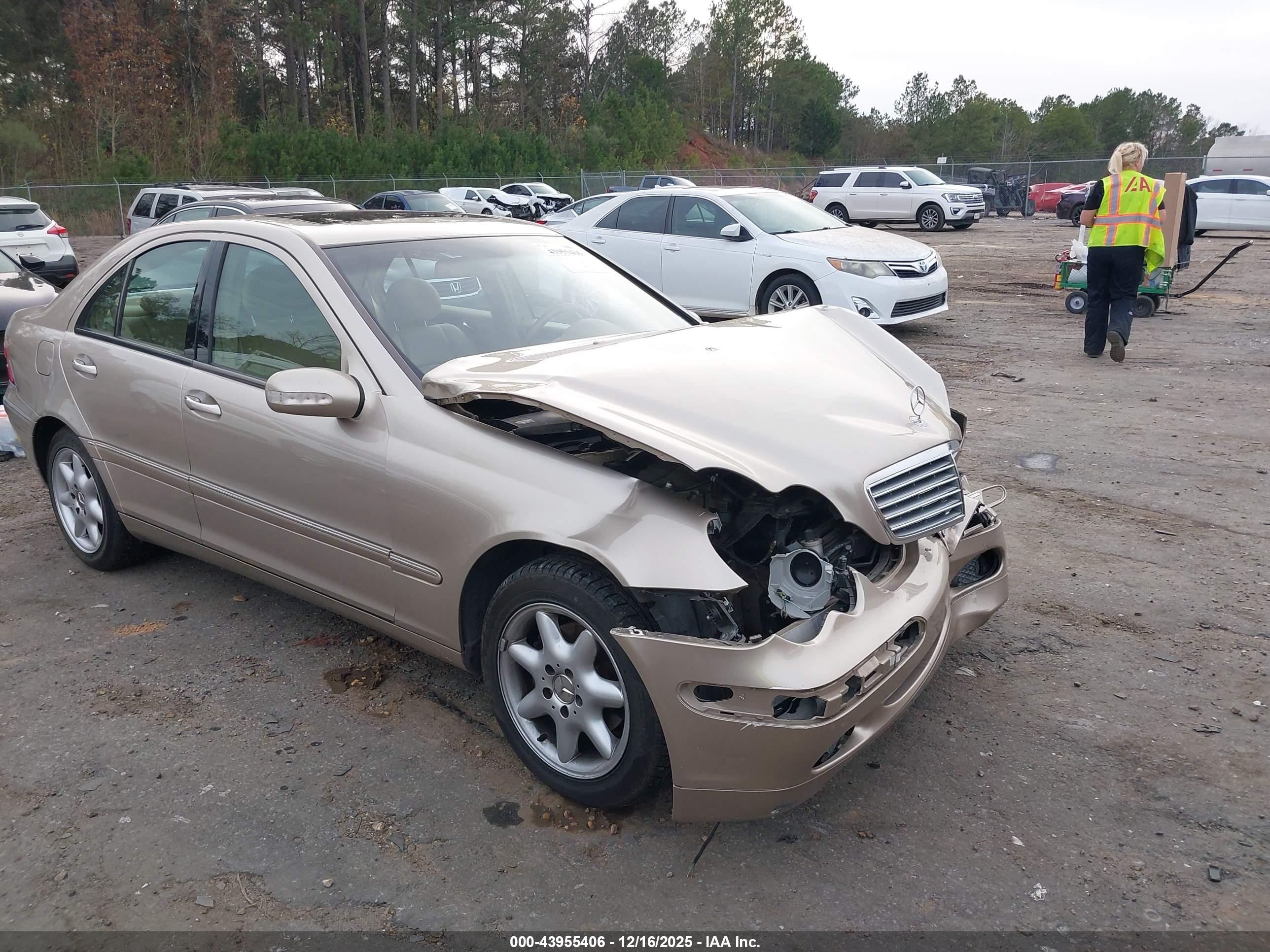 2002 Mercedes-benz C 240   Gold vin: WDBRF61JX2F230451