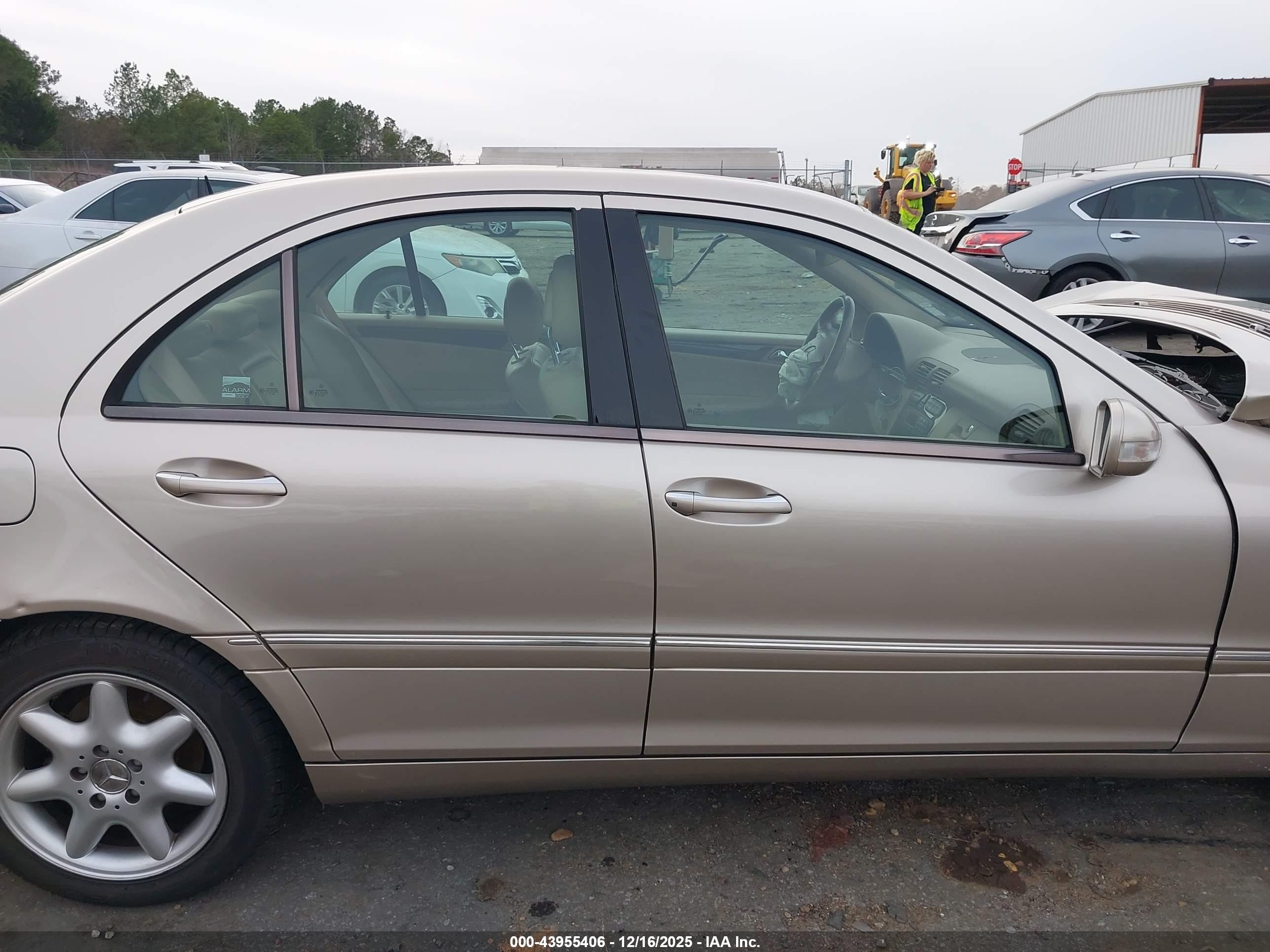 2002 Mercedes-benz C 240   Gold vin: WDBRF61JX2F230451