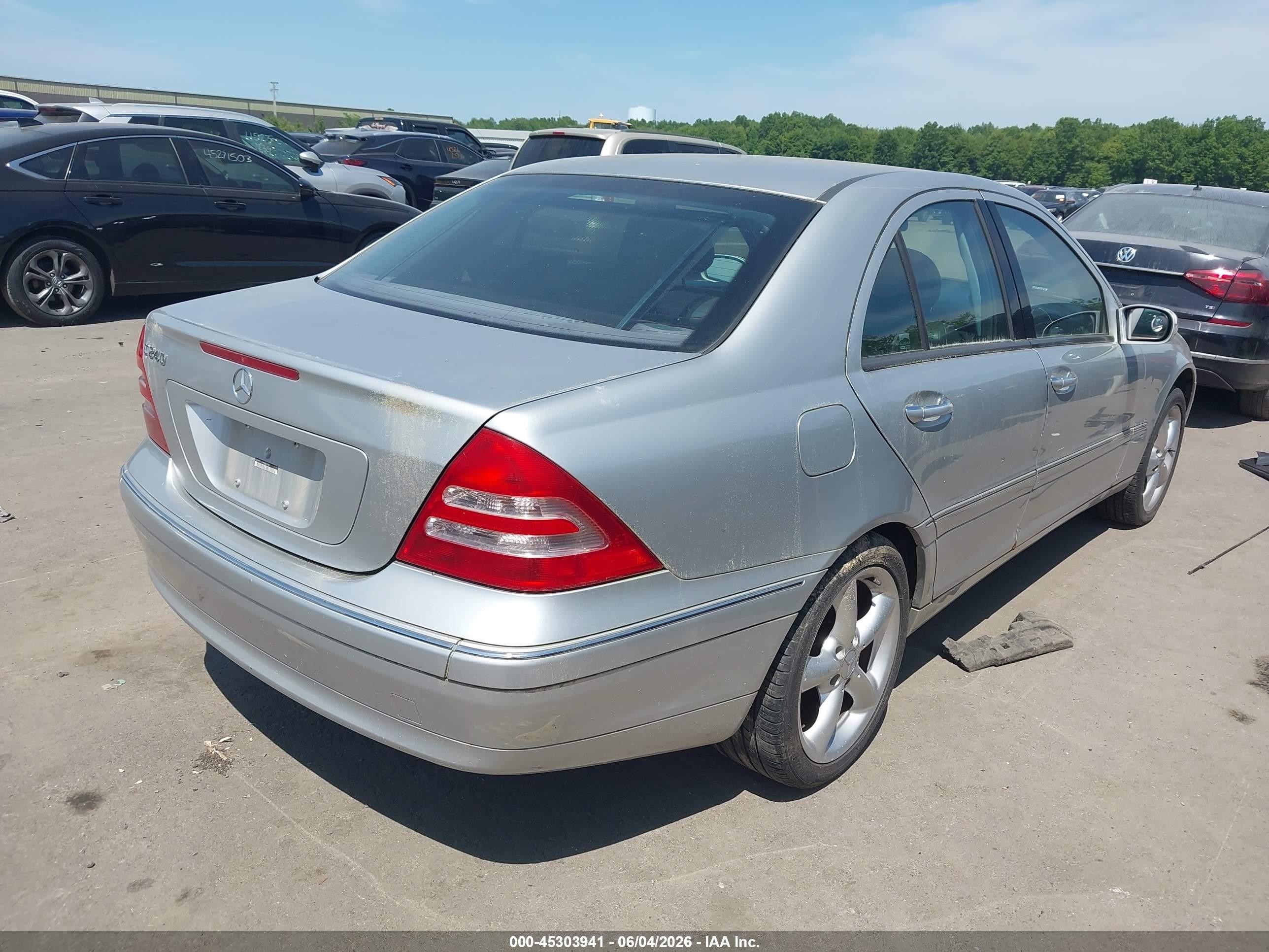 2004 Mercedes-benz C 240   Серебряный vin: WDBRF61JX4A600961
