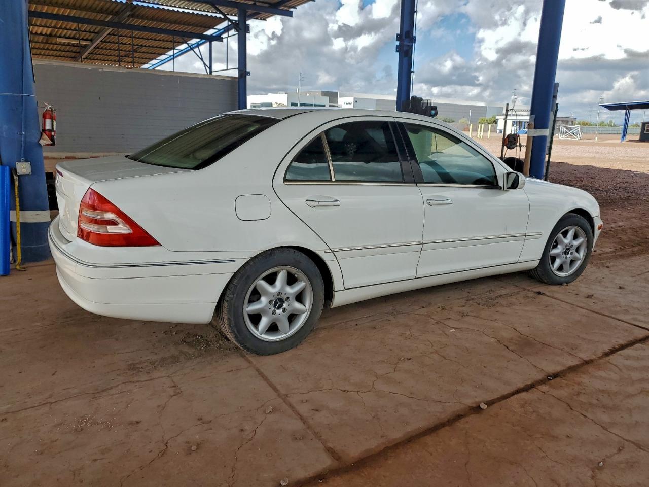 2004 Mercedes-benz C 240 White vin: WDBRF61JX4E015628