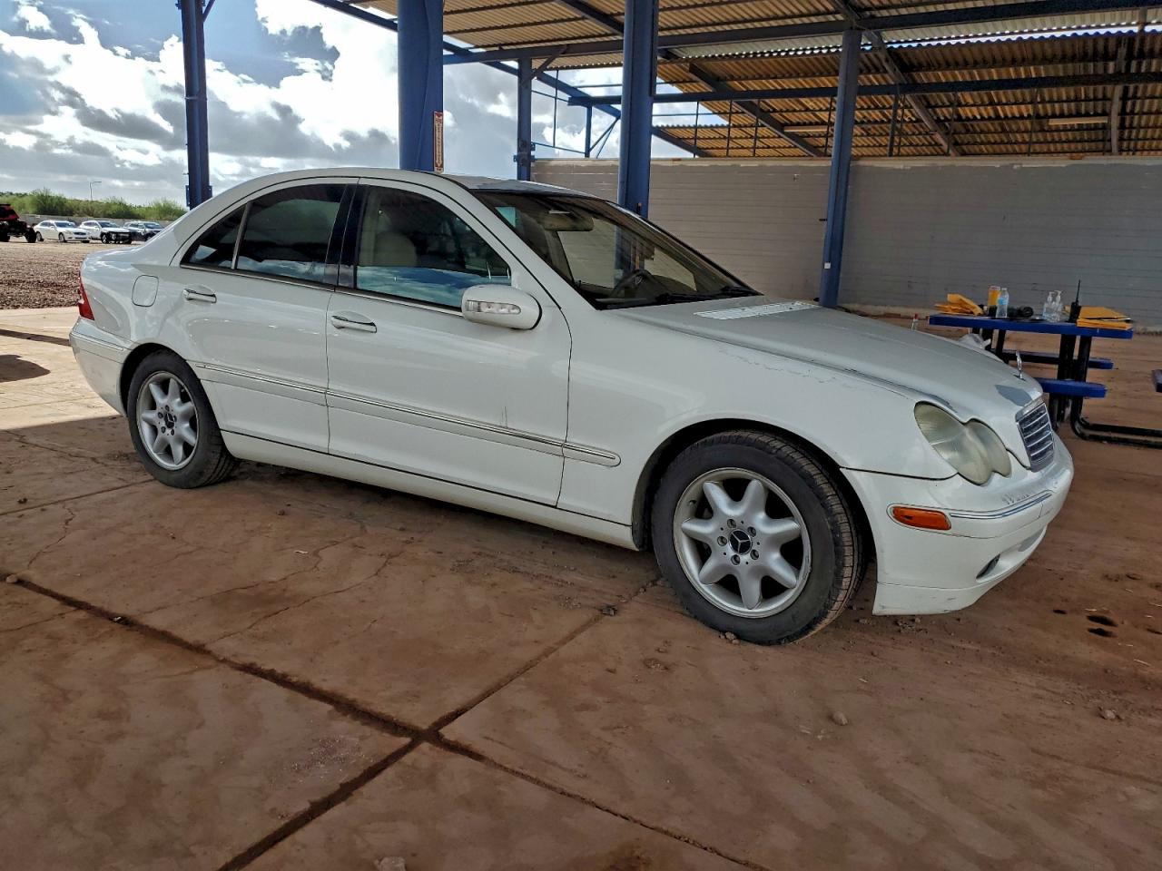 2004 Mercedes-benz C 240 White vin: WDBRF61JX4E015628